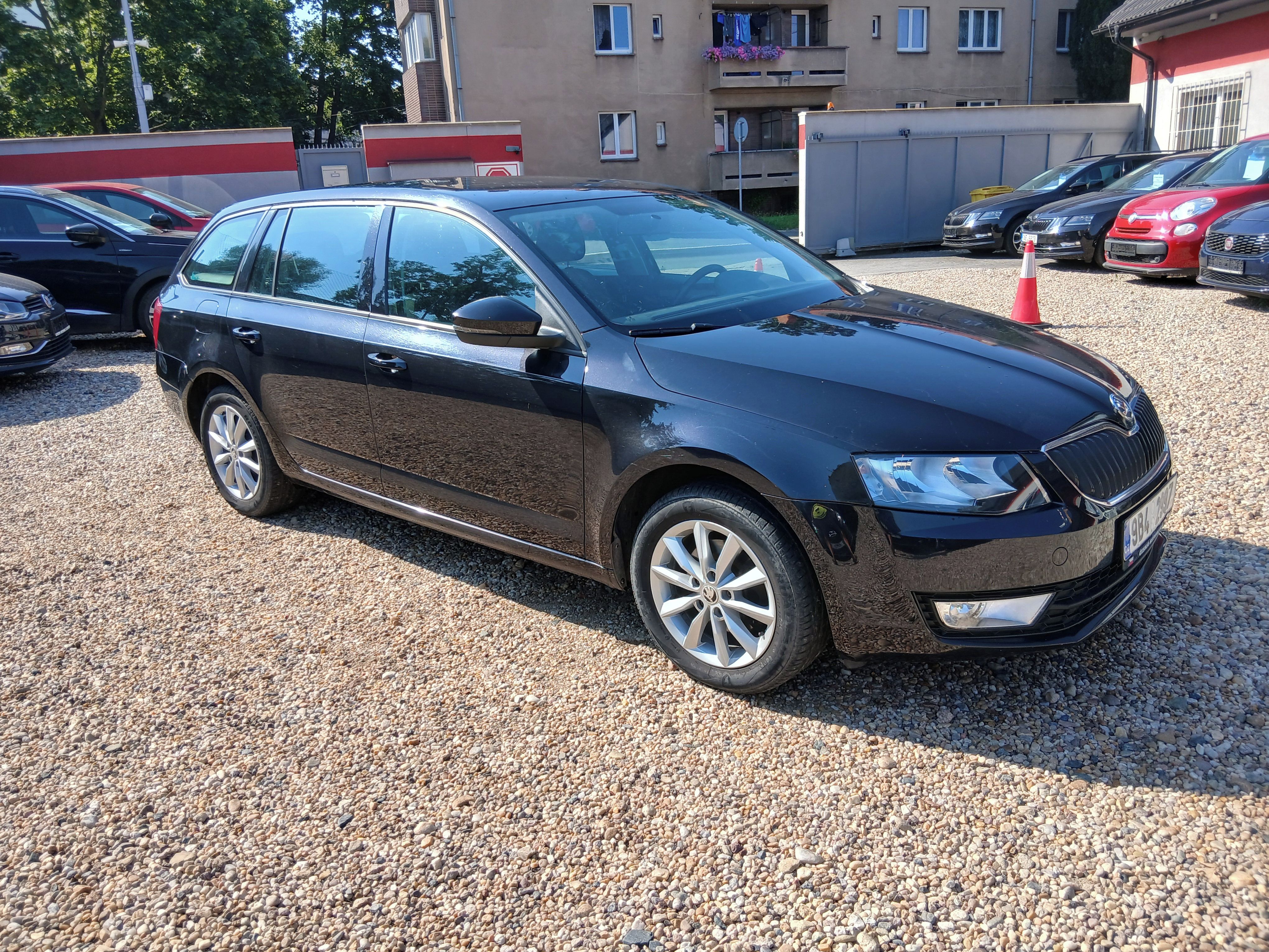 Škoda Octavia, 1.6TDi 77KW Kombi, ČR, S.Kniha - fotka 3