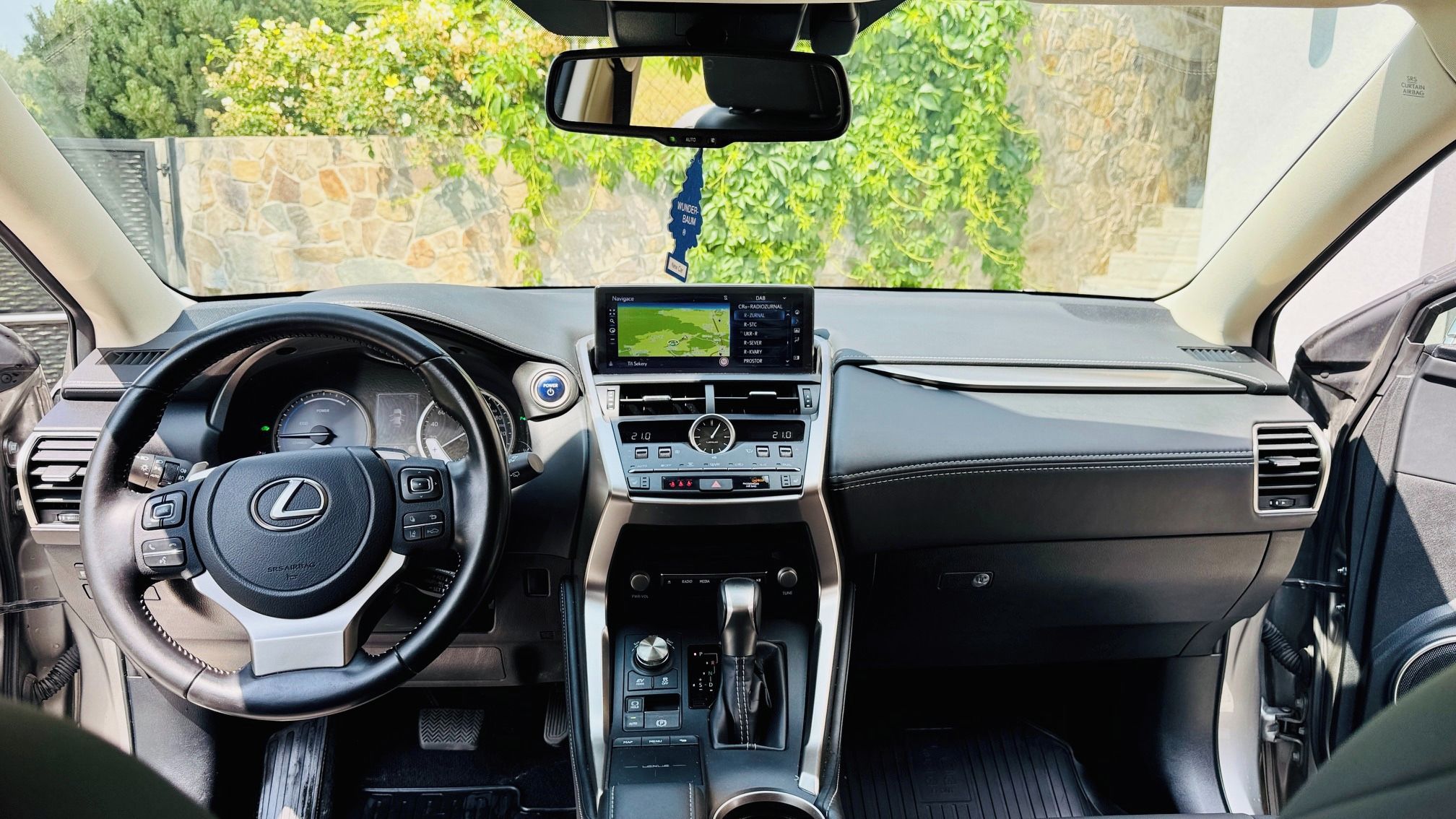 Lexus NX 300h, Lexus NX 300h 4x4 Hybrid - fotka 6