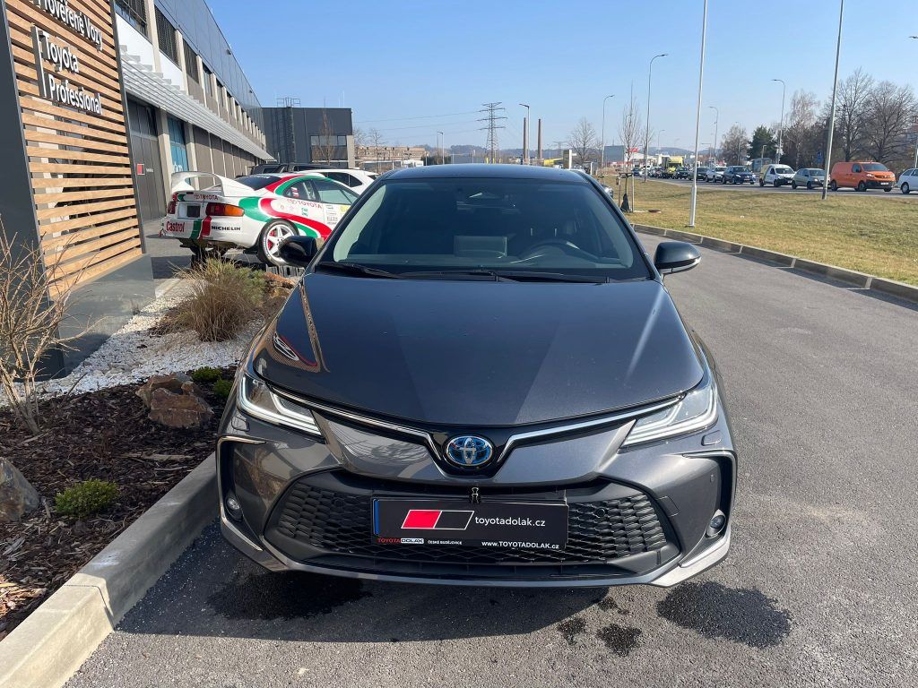 Toyota Corolla, 1.8 Hybrid Style - fotka 2