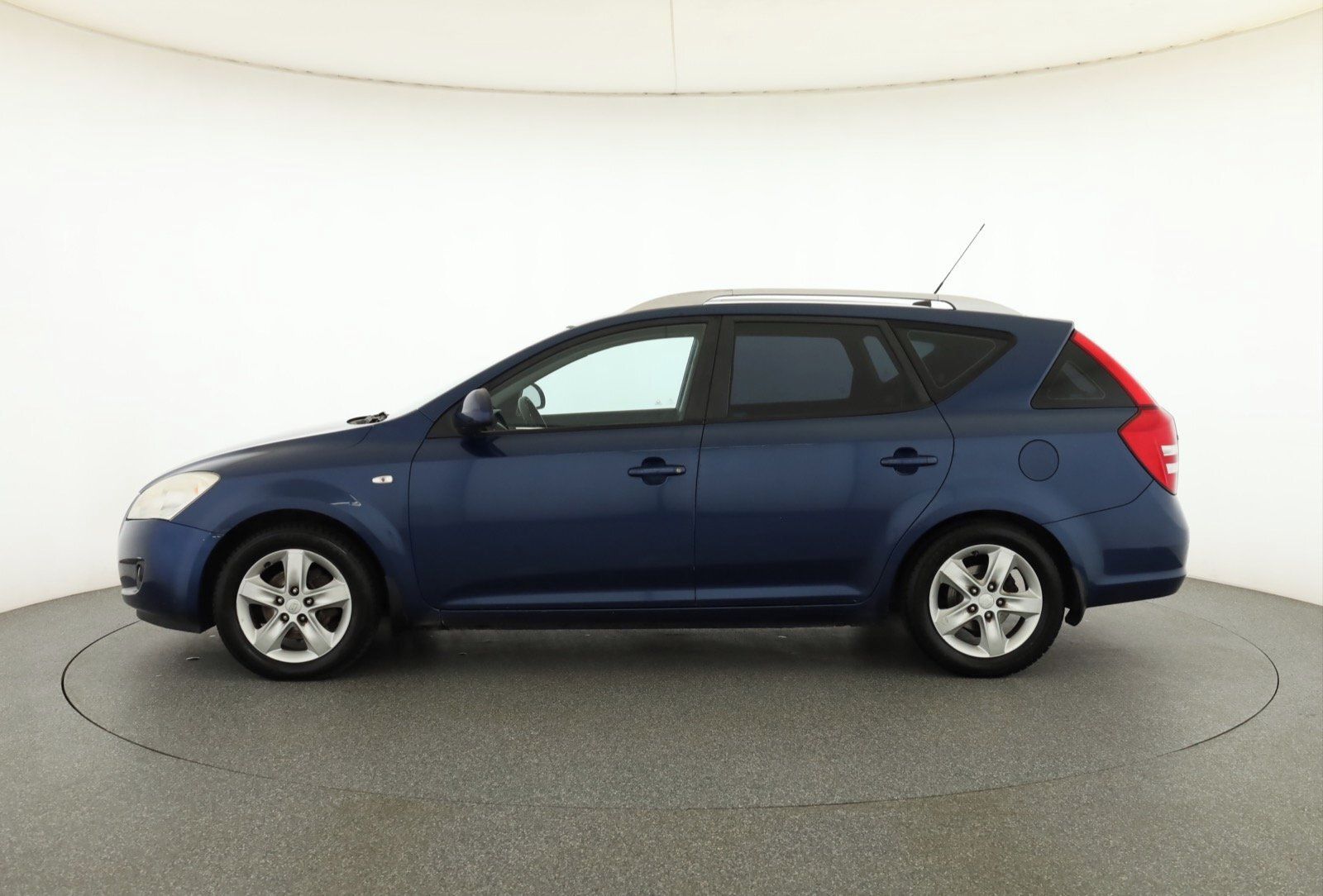 Kia Cee´d, 1.4 CVVT, Klima - fotka 3