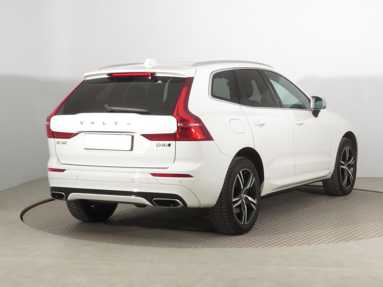 Volvo XC60, D4 AWD, R-Design, 4X4 - fotka 5