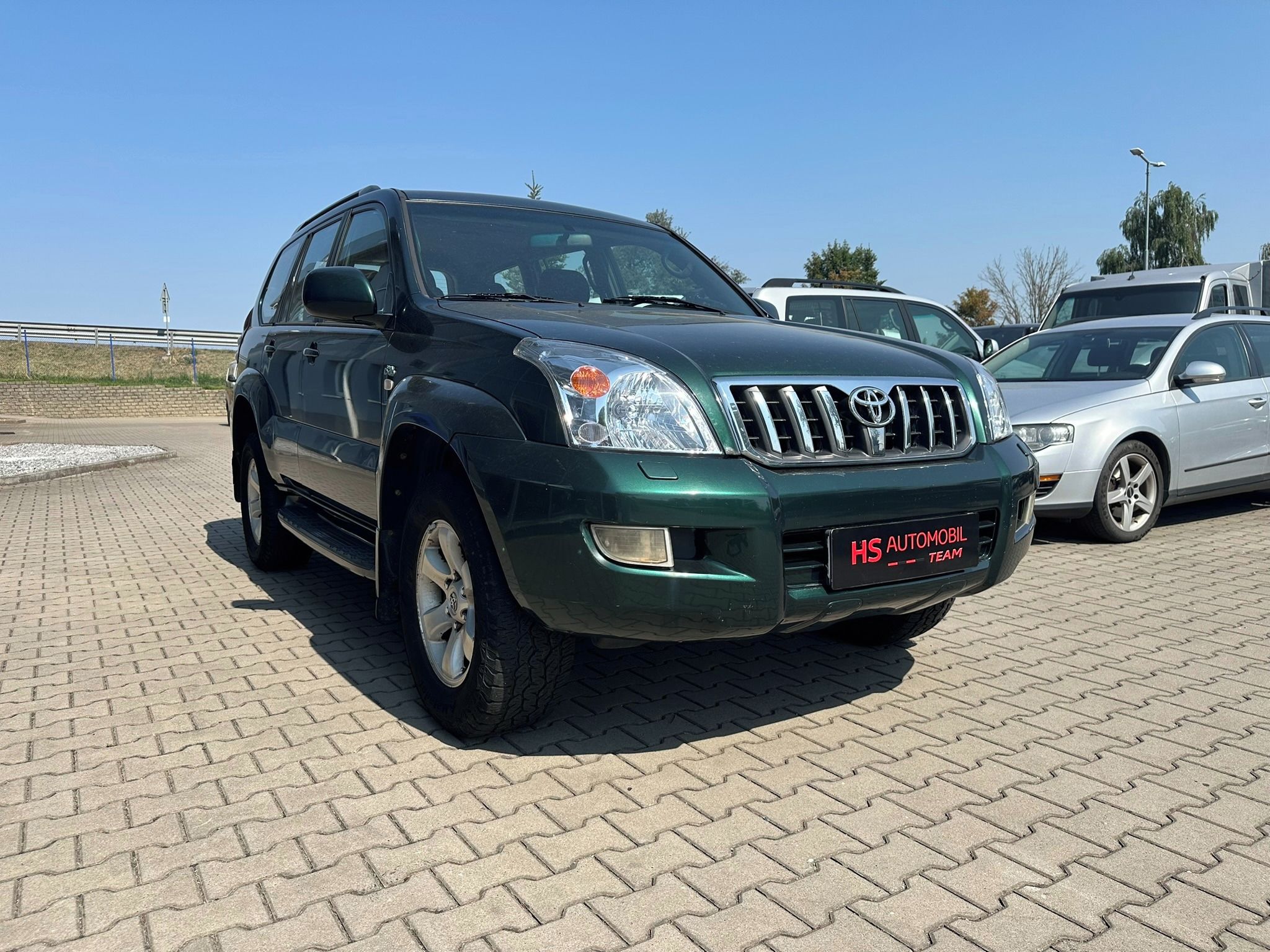 Toyota Land Cruiser, 3,0 D-4D 4x4  120kW  8 míst - fotka 4