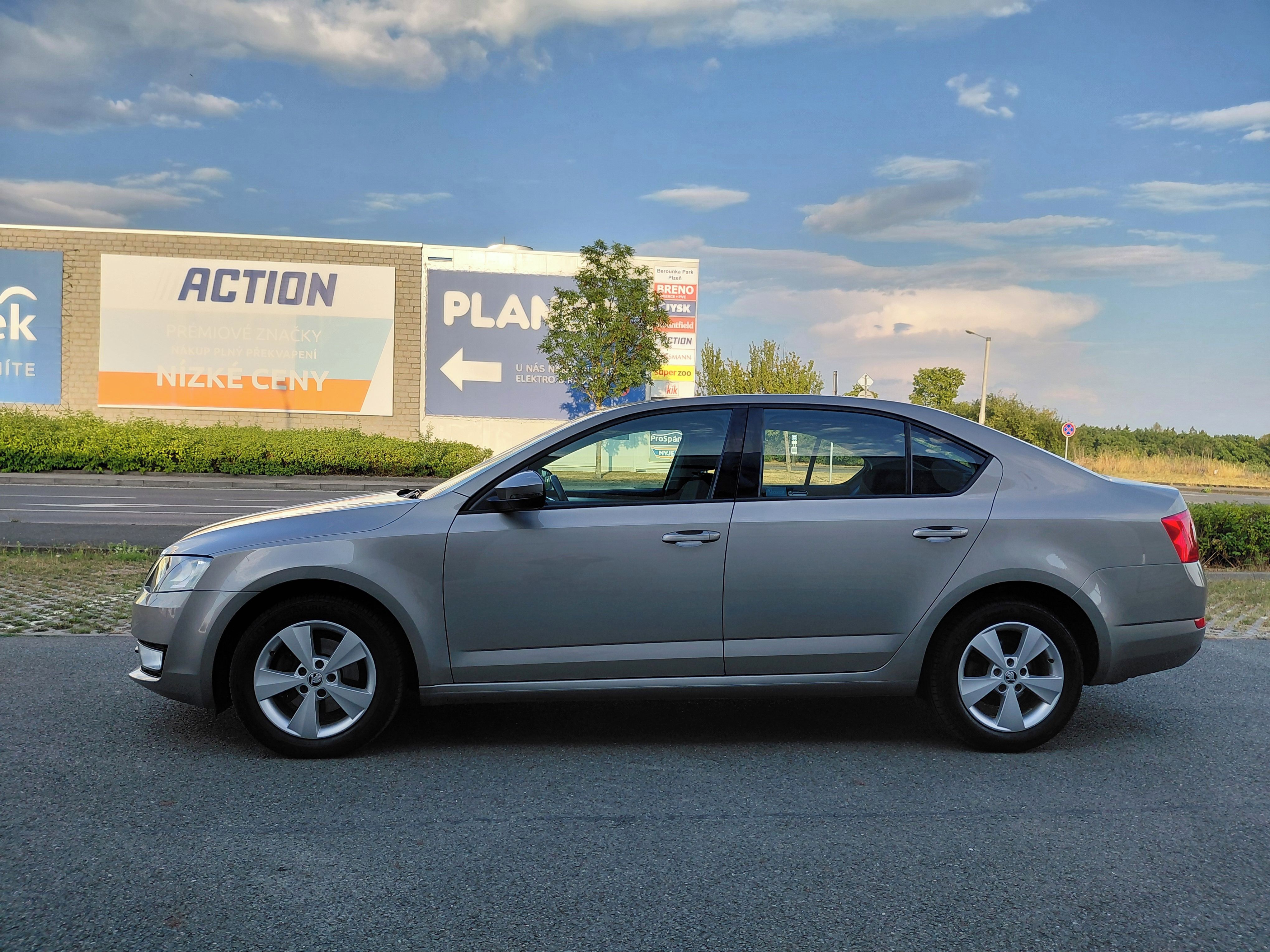 Škoda Octavia, 1.6TDI 4x4 2.MAJ EXTRA PĚKNÁ - fotka 4