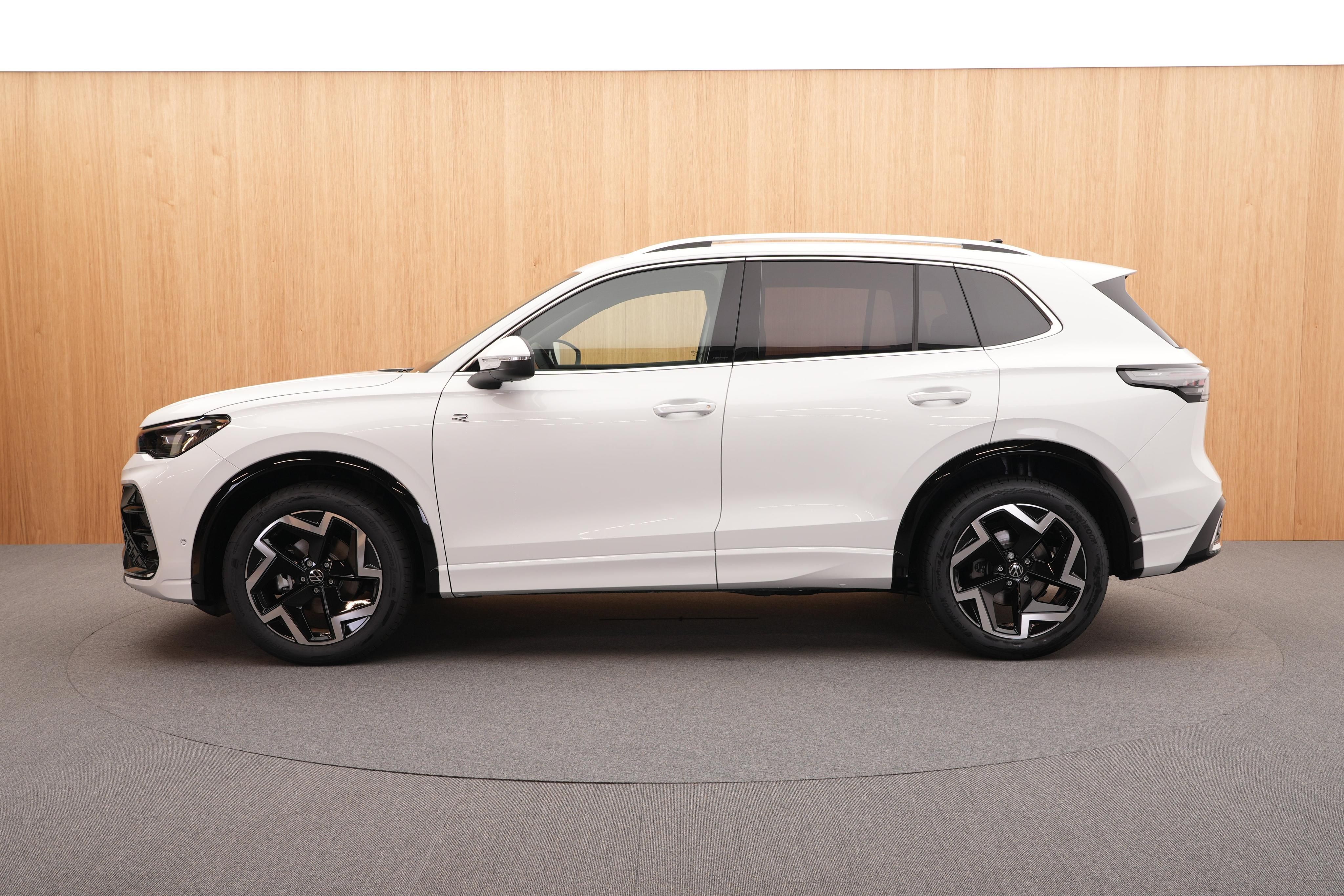 Volkswagen Tiguan, R-Line 1.5 eTSI DSG - fotka 2
