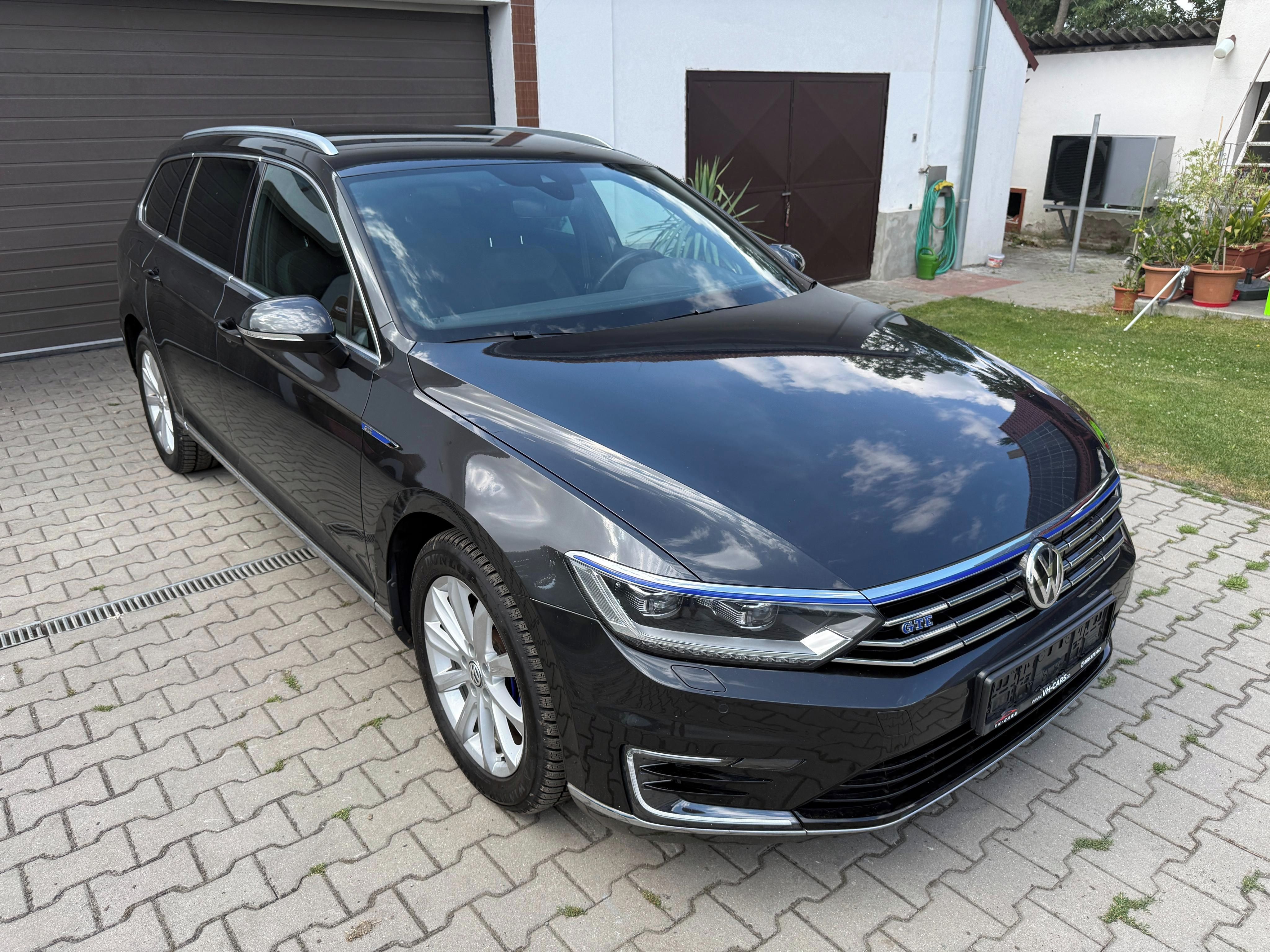Volkswagen Passat, GTE - fotka 2