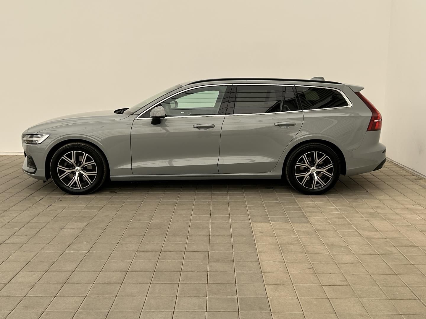 Volvo V60, 2.0B4 145kW Core - fotka 3