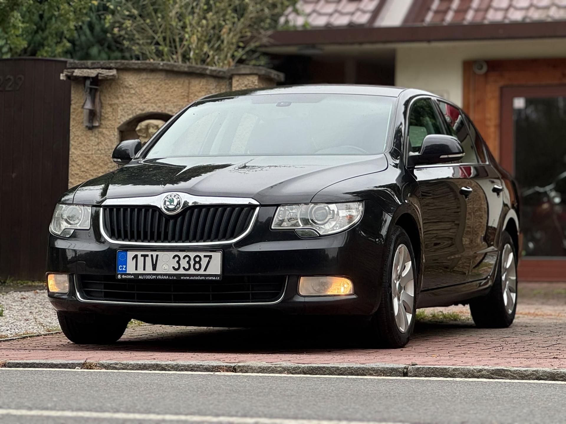 Škoda Superb, 2.0TDi ČR čidla aut. klima - fotka 3