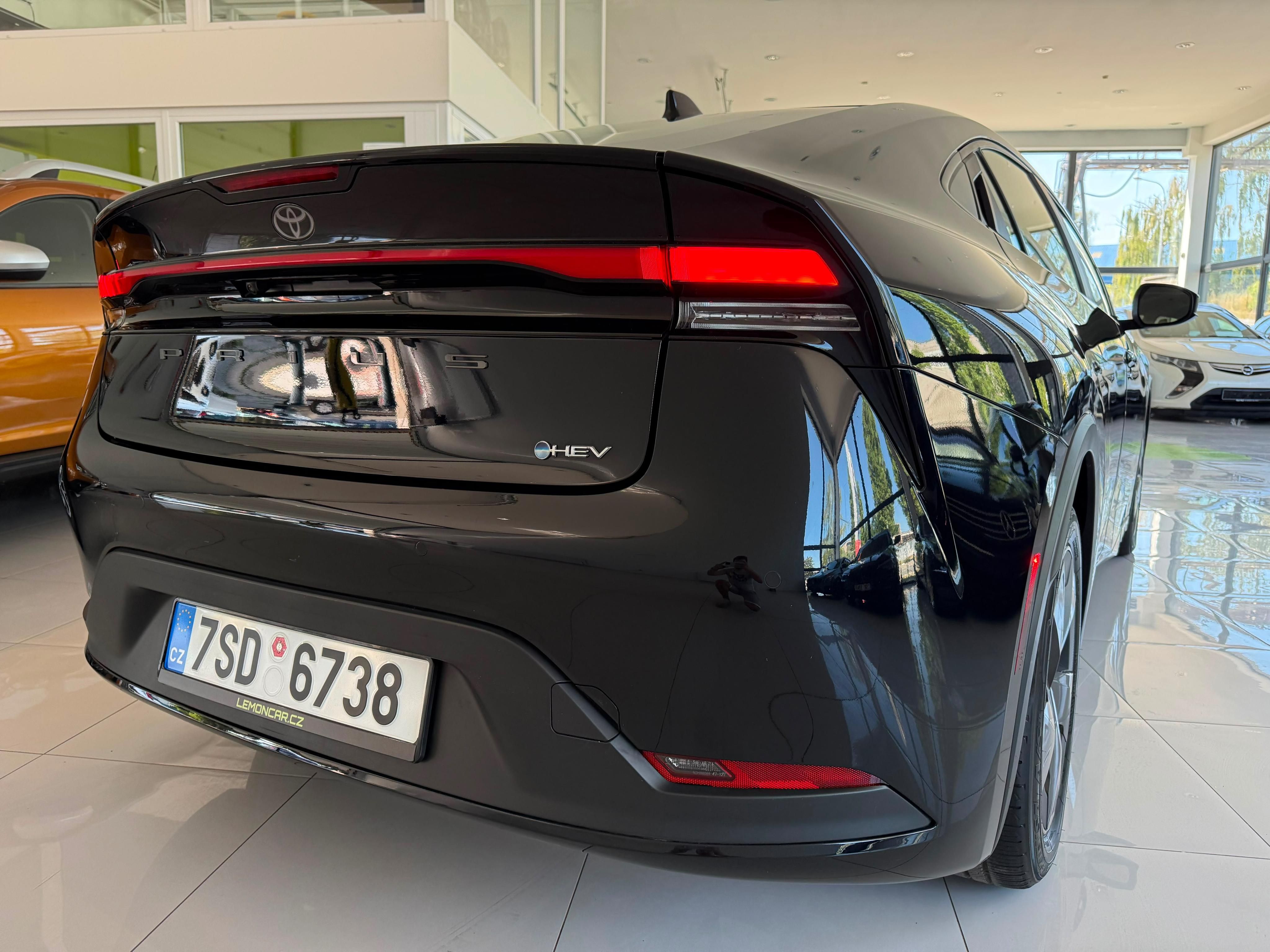 Toyota Prius, 2.0 benzin - fotka 6