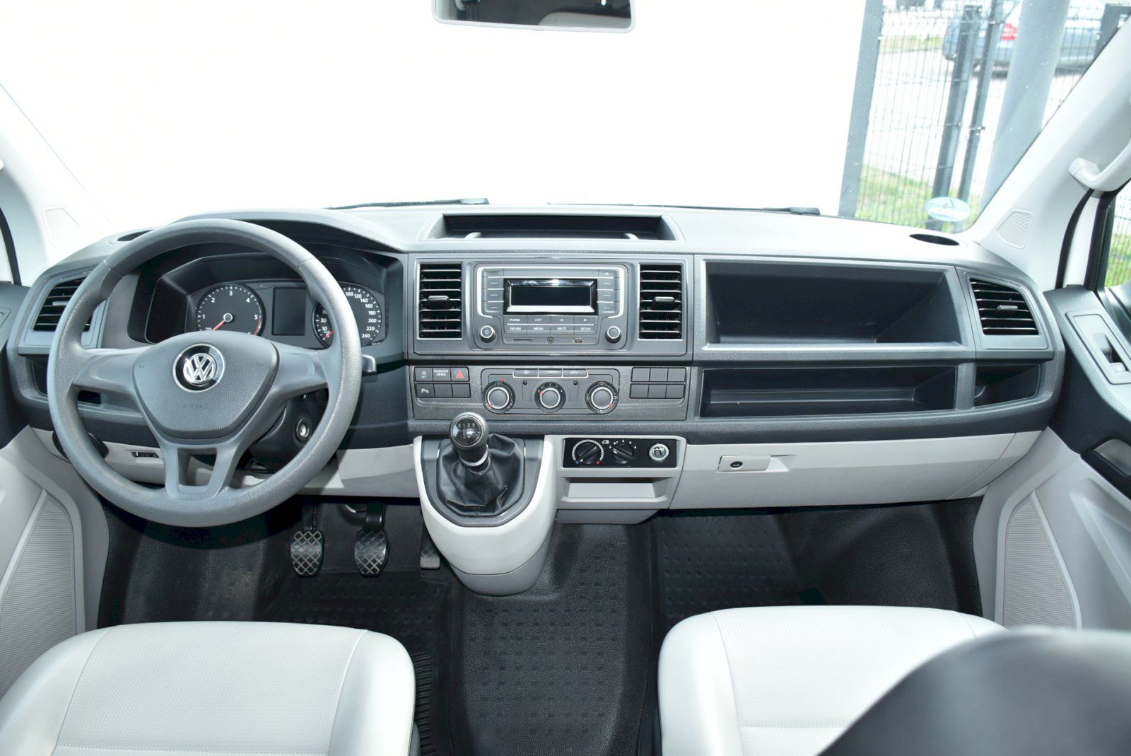 Volkswagen Transporter, 2.0 TDI 75kW 9 Míst - fotka 5