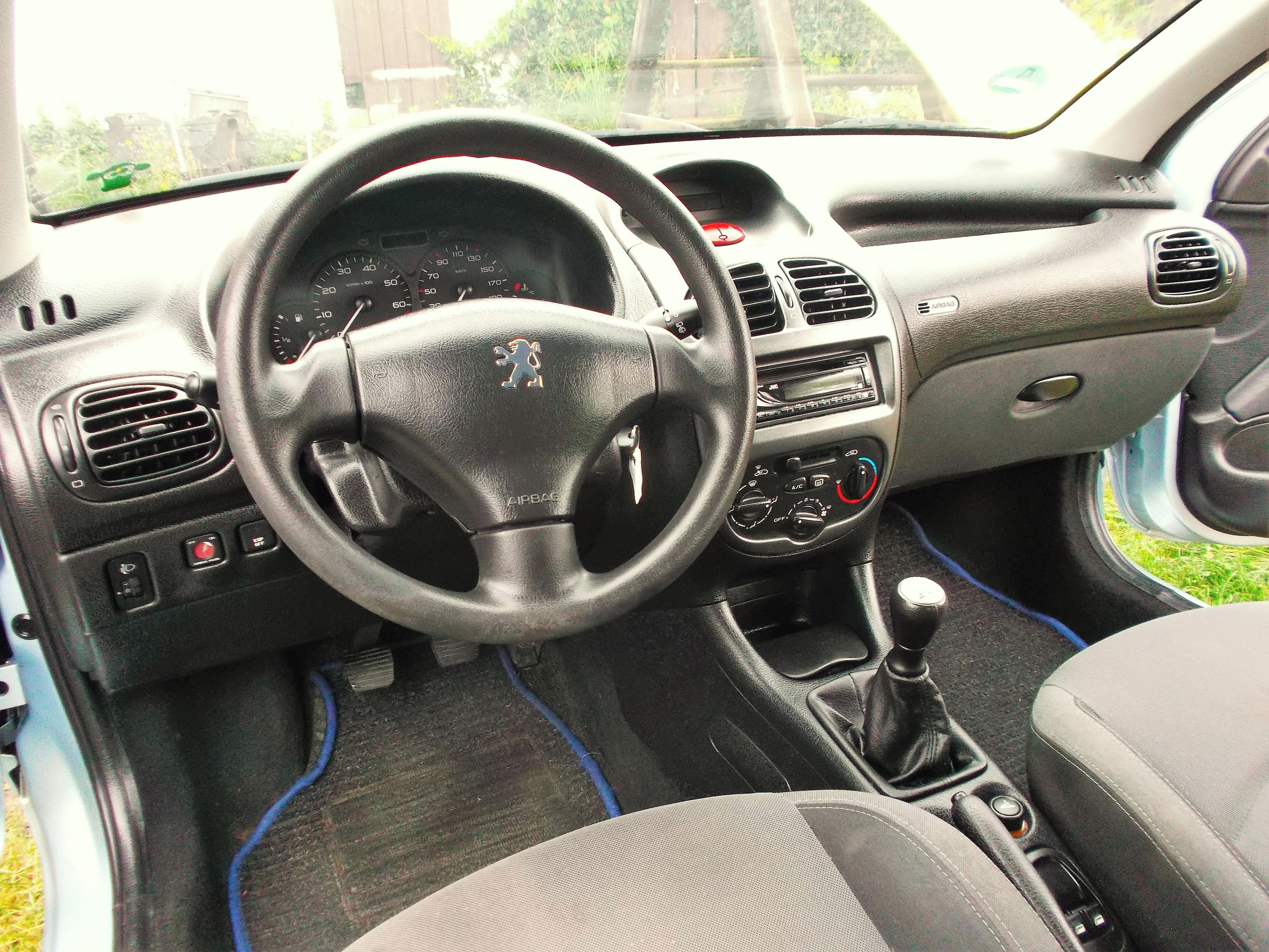 Peugeot 206, 1.1-5dve-bohatá výbava-nová-tk - fotka 4
