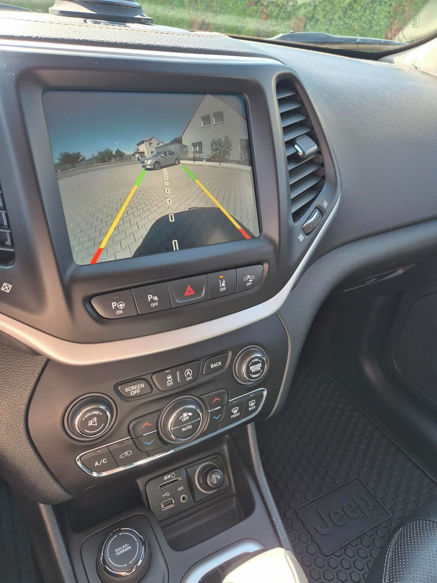 Jeep Cherokee, Jeep Cherokee 2.2 4WD 9ATX200k - fotka 5