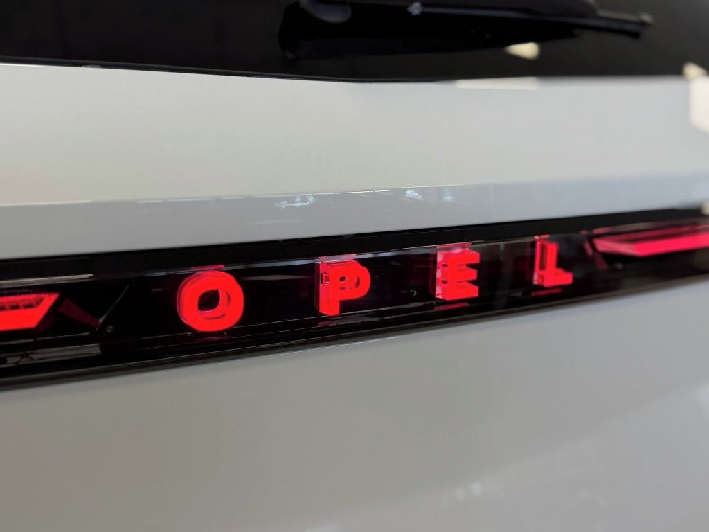 Opel Grandland, Ultimate 1.2 Hybrid 107 kW - fotka 5