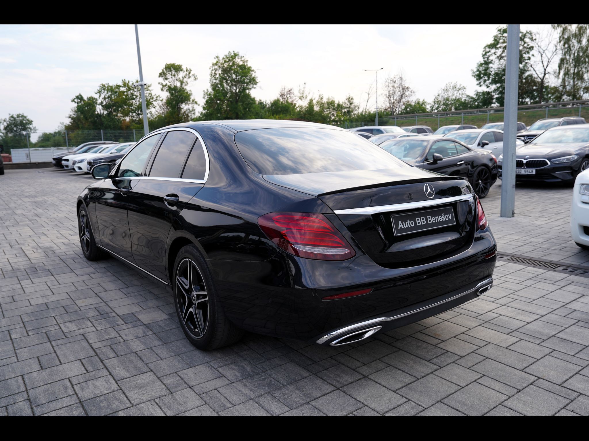 Mercedes-Benz Třídy E, E 220d AMG/LED/AT9/kůže - fotka 4