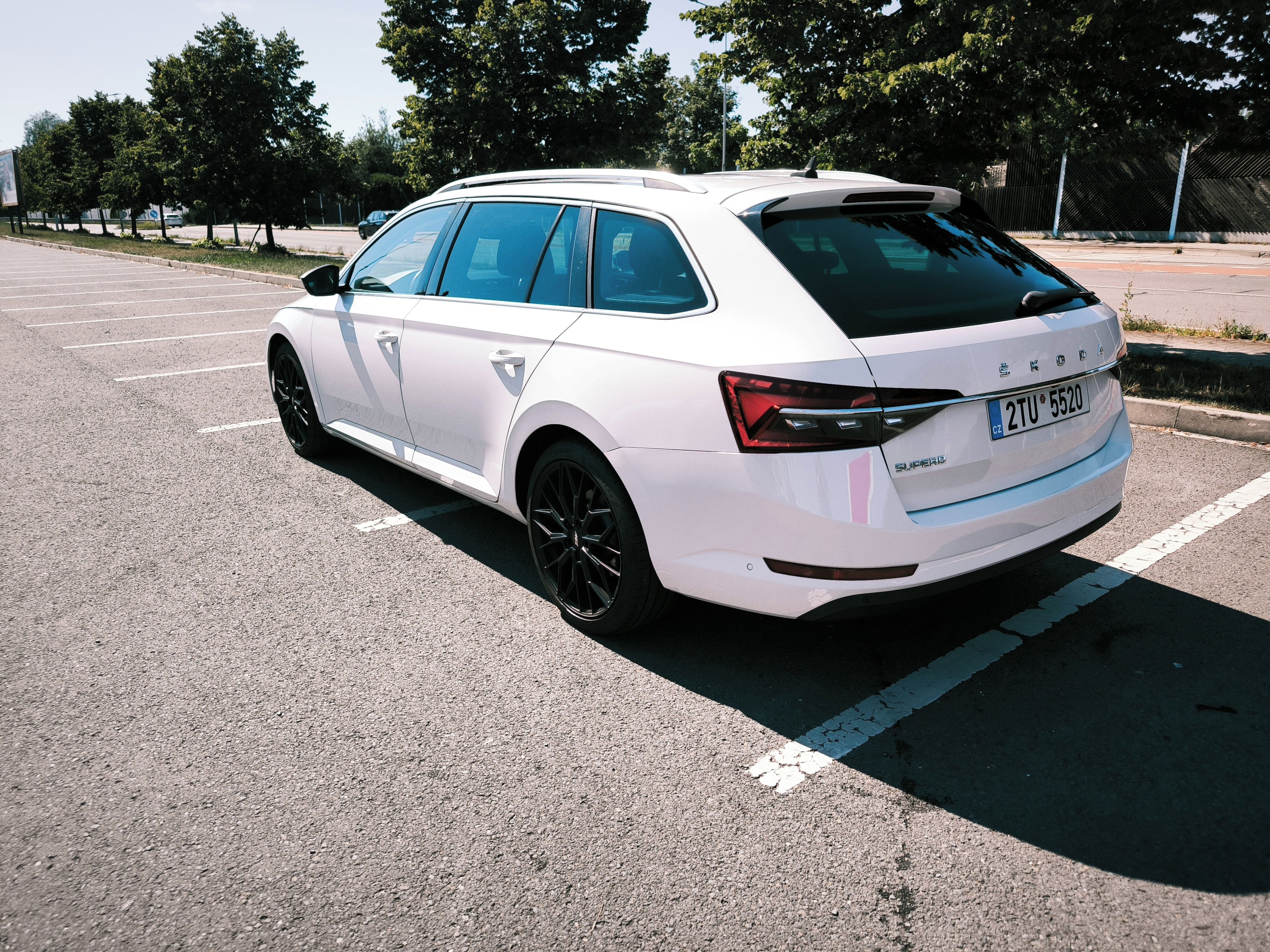 Škoda Superb, 2.0TDI 140kw, Webasto+Panorama - fotka 5