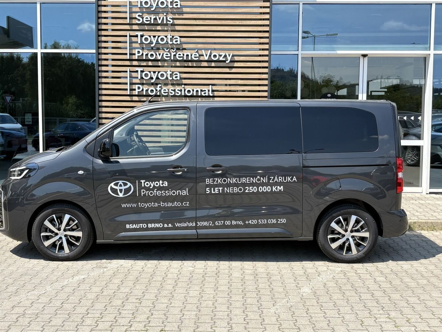 Toyota Proace Verso, 2,2 L1 2,0D AT8 7S VIP - fotka 3