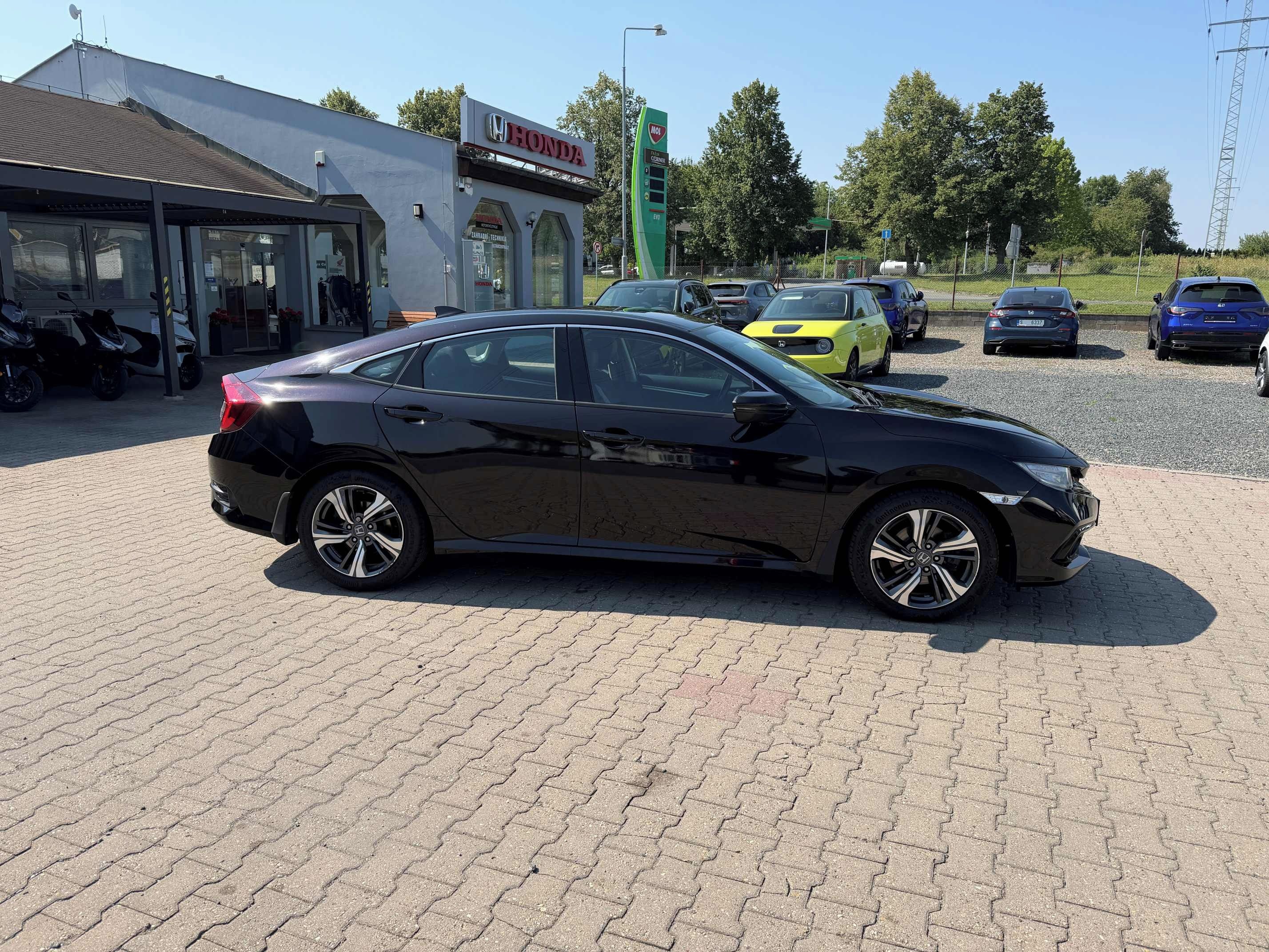 Honda Civic, 1,5 Elegance 6MT - fotka 4
