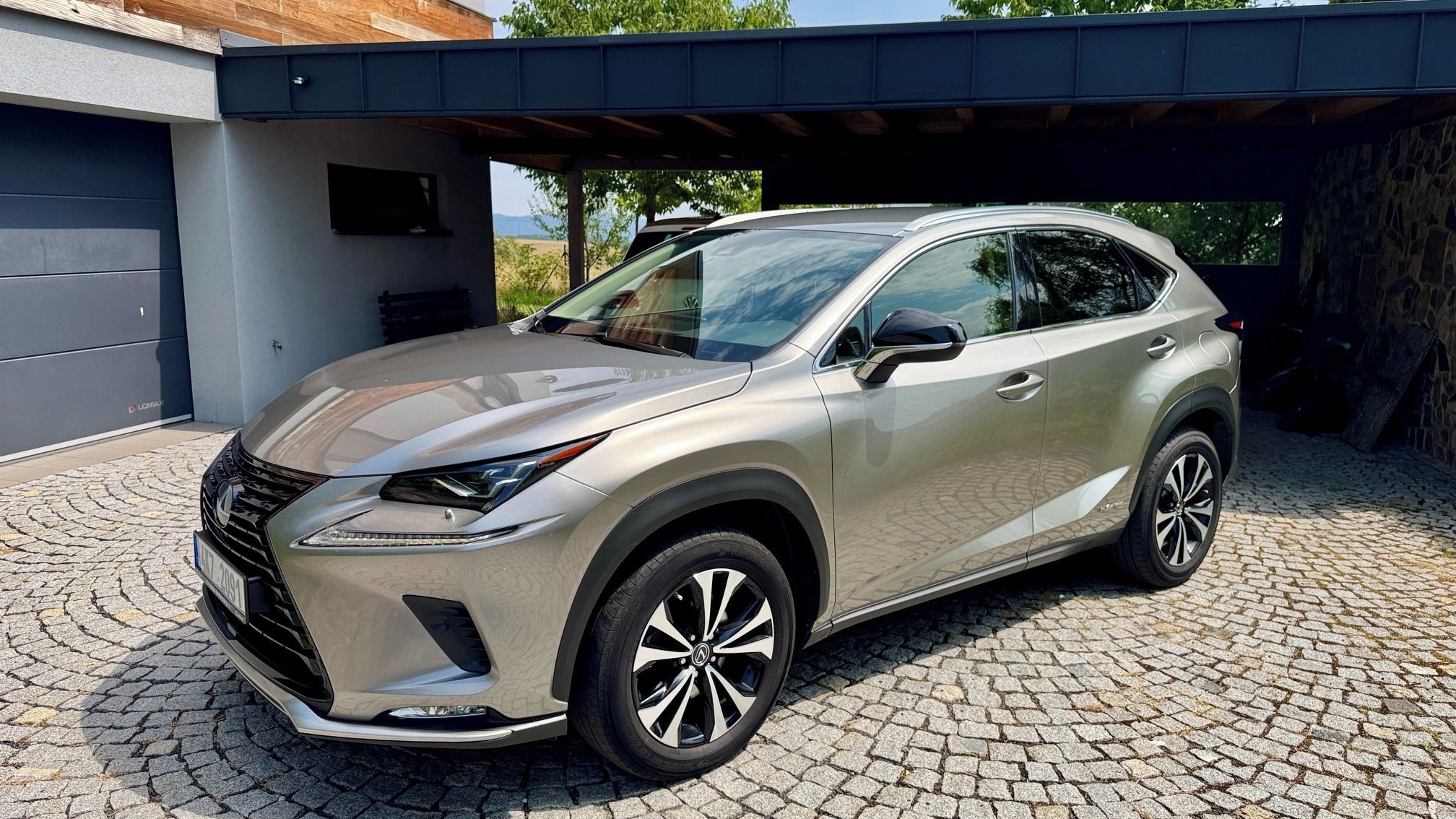 Lexus NX 300h, Lexus NX 300h 4x4 Hybrid