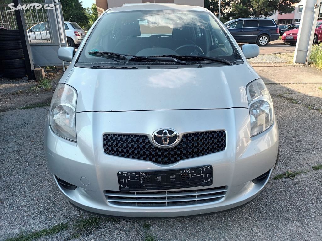 Toyota Yaris, 1.3VVT-I 63KW servisovaný - fotka 6