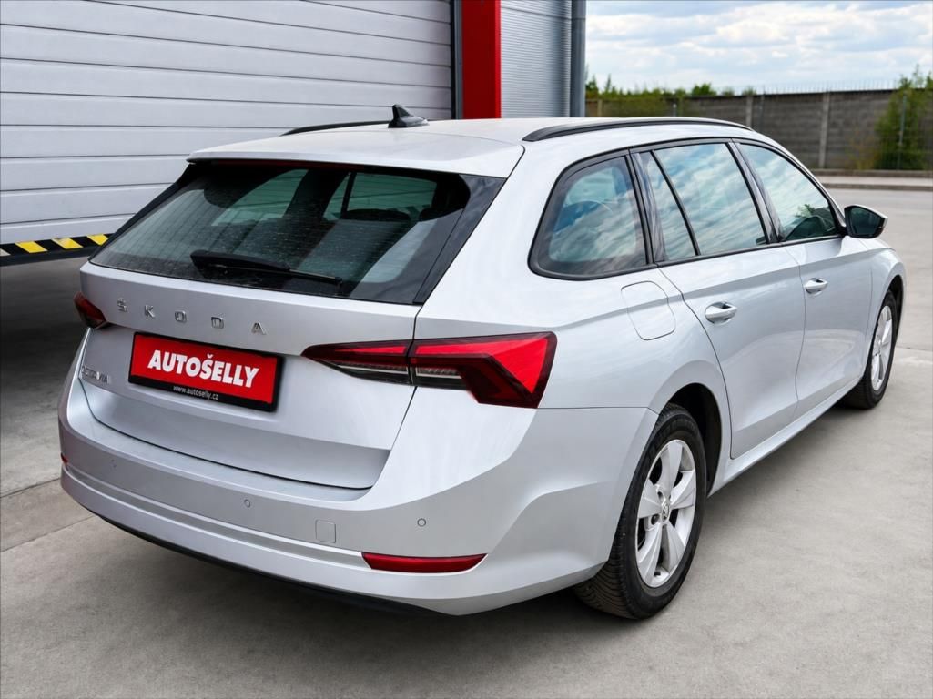 Škoda Octavia, 2,0 TDi EXECUTIVE DSG - fotka 3