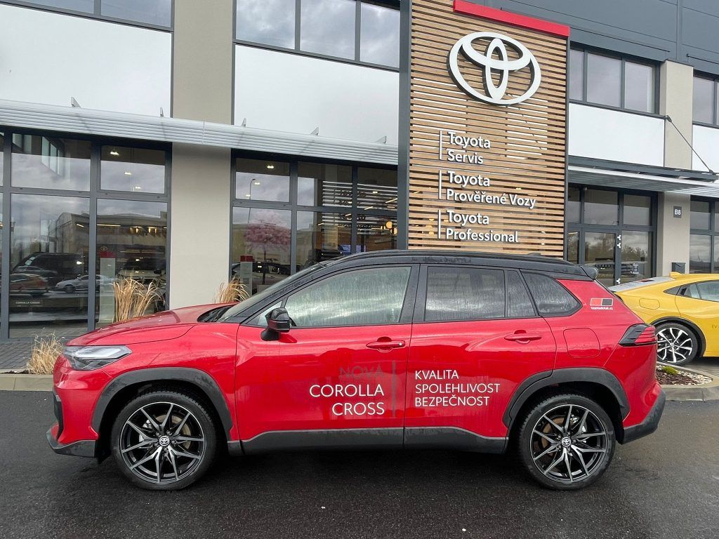 Toyota Corolla Cross, 2.0 Hybrid FWD GR SPORT - fotka 3