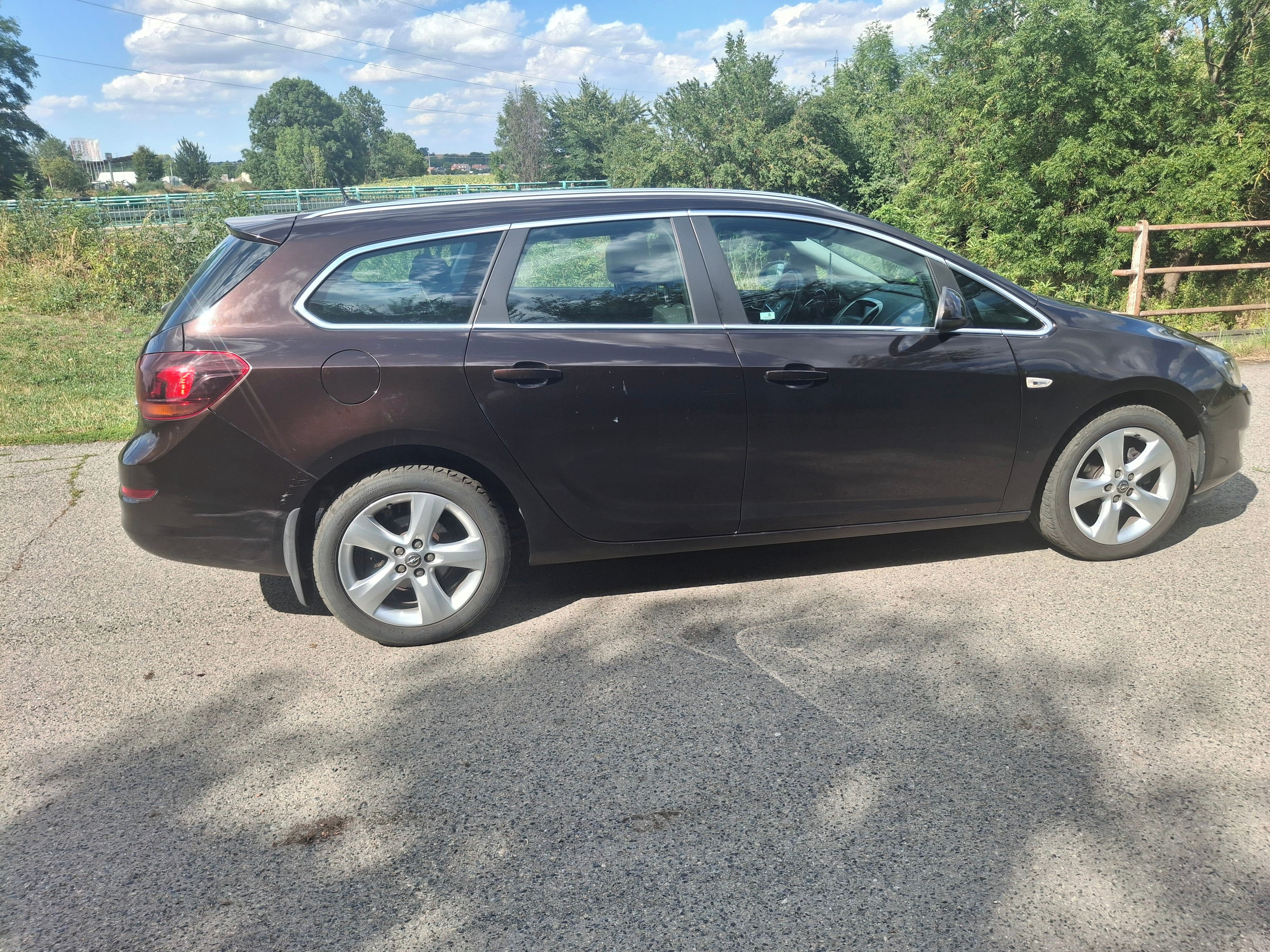 Opel Astra, OPEL ASTRA J ST 1,4 TURBO - fotka 4