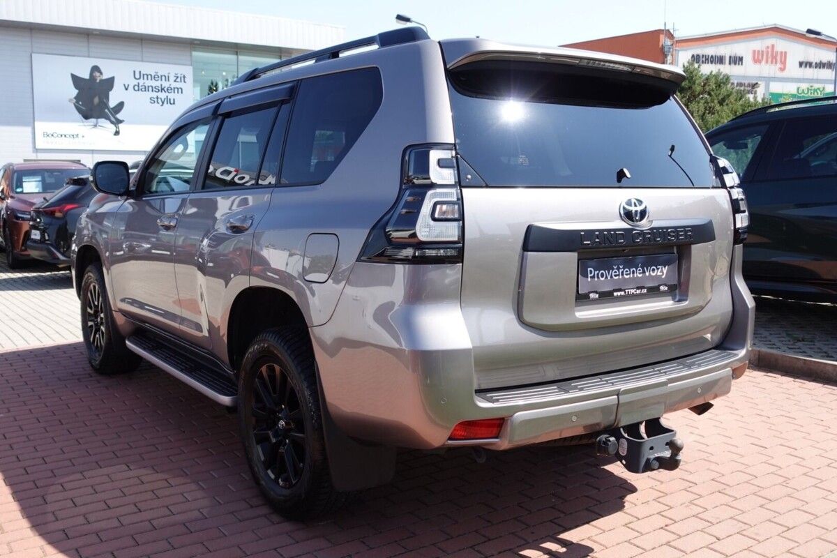 Toyota Land Cruiser, 2,8D-4D 150kW A/T Executive 7m - fotka 6
