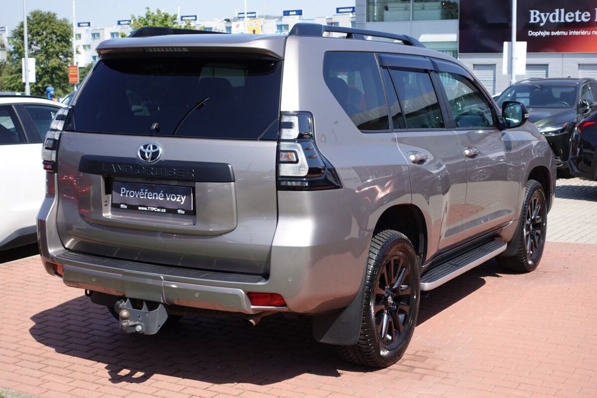Toyota Land Cruiser, 2,8D-4D 150kW A/T Executive 7m - fotka 4