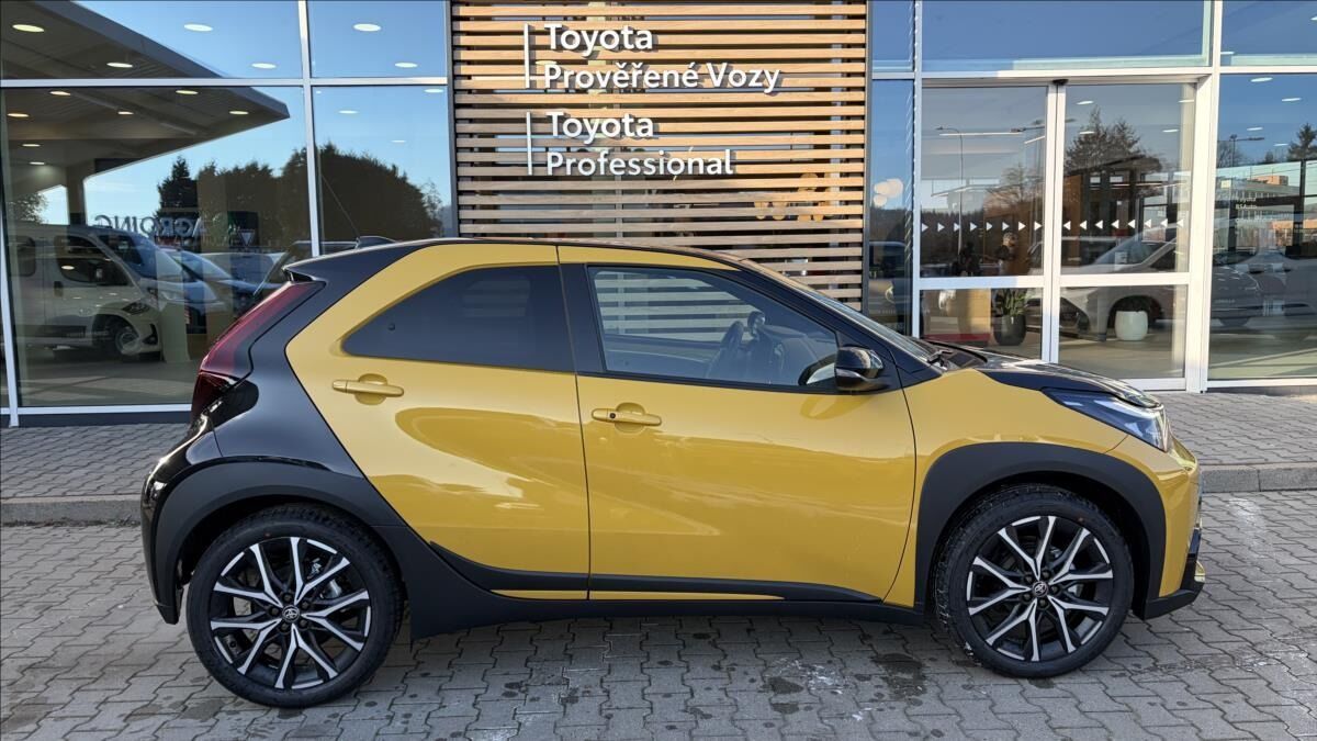 Toyota Aygo, 1,5   1.5 hybrid GR Sport 85 - fotka 6