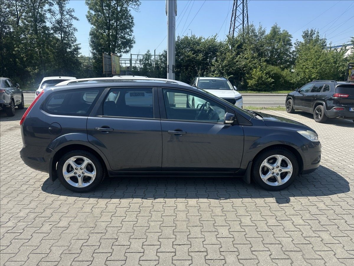 Ford Focus, 1,6i Trend, ČR - fotka 2