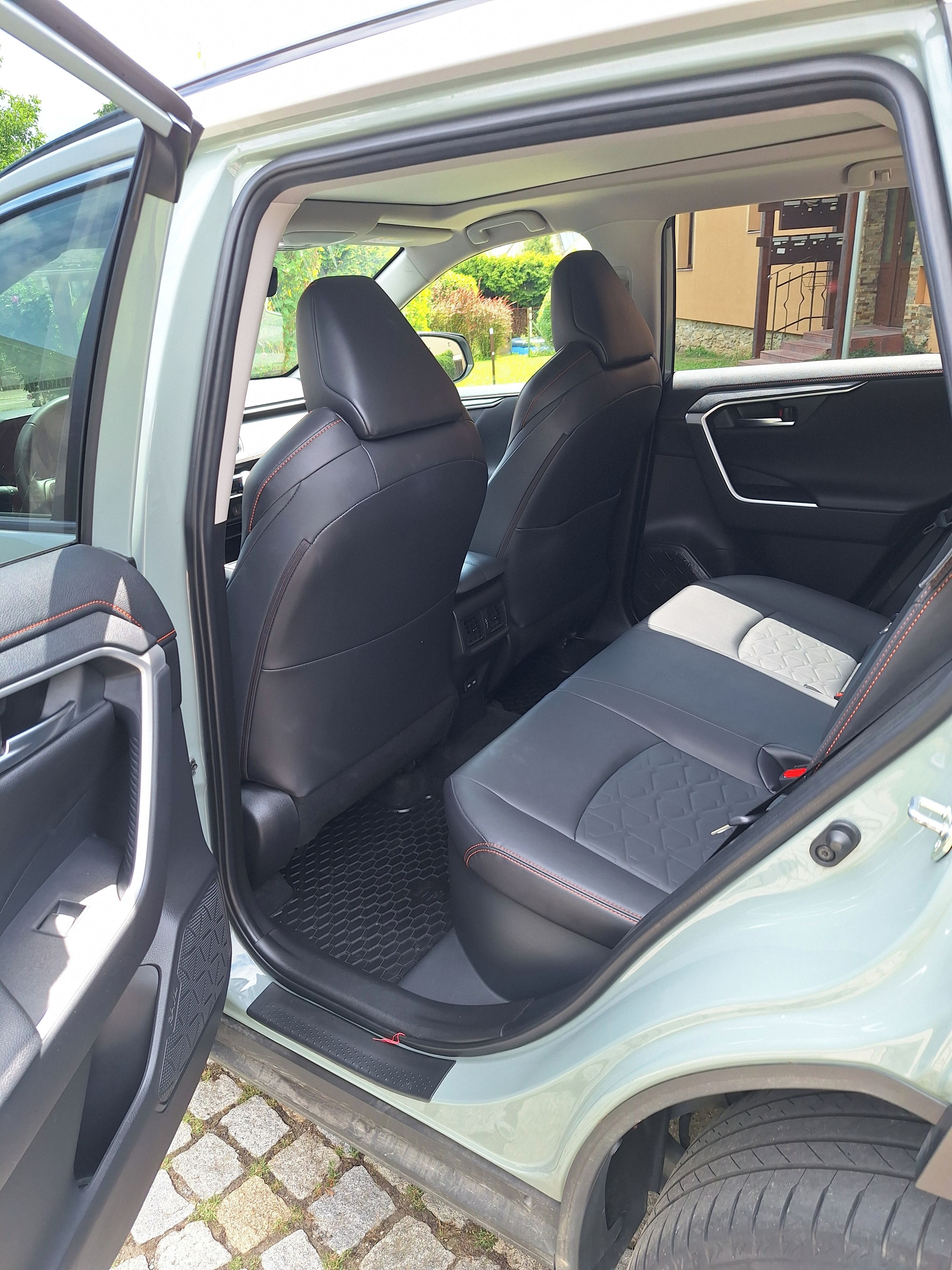 Toyota Rav4 - fotka 5
