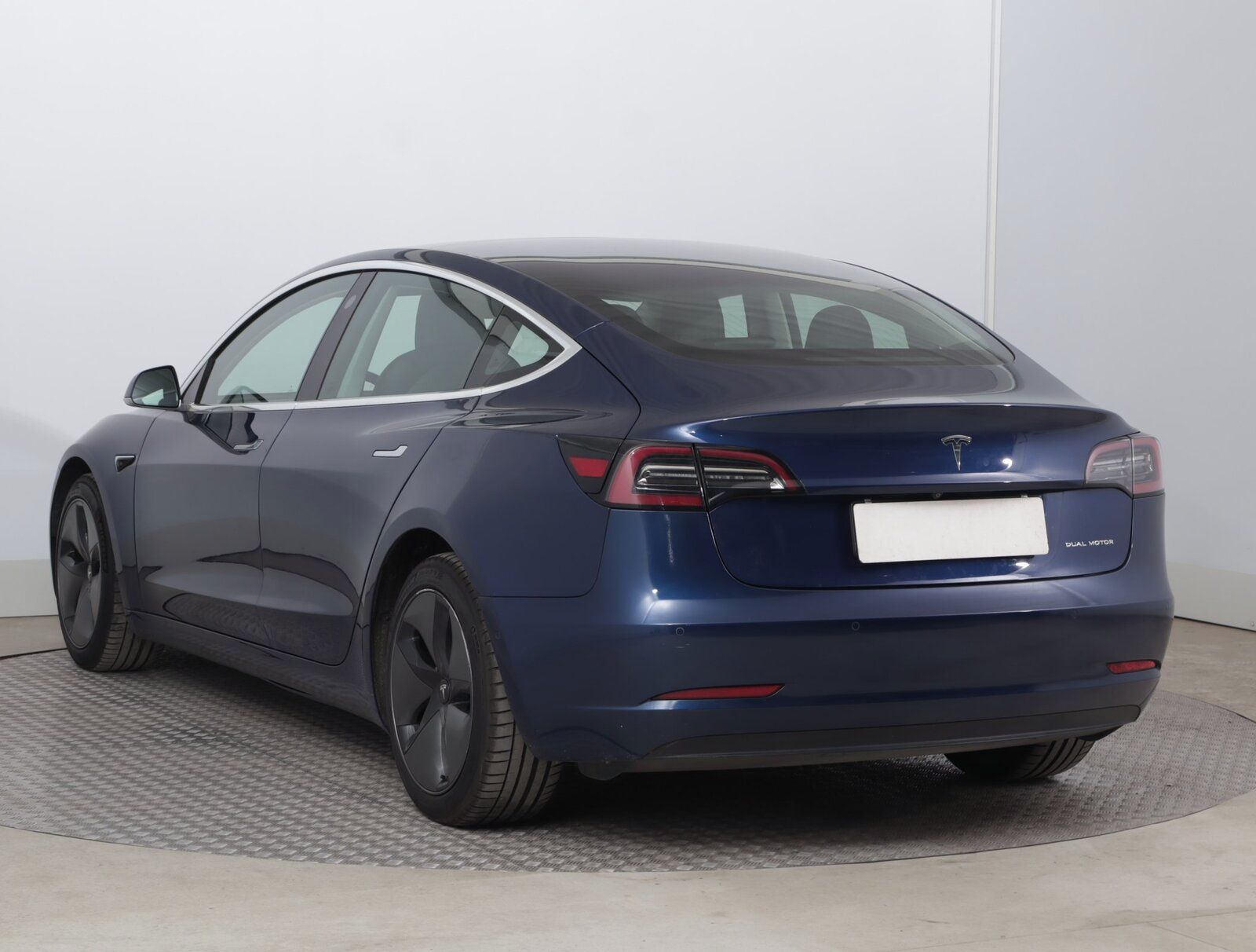 Tesla Model 3, Long Range 4WD 78kWh, SoH 81% - fotka 4