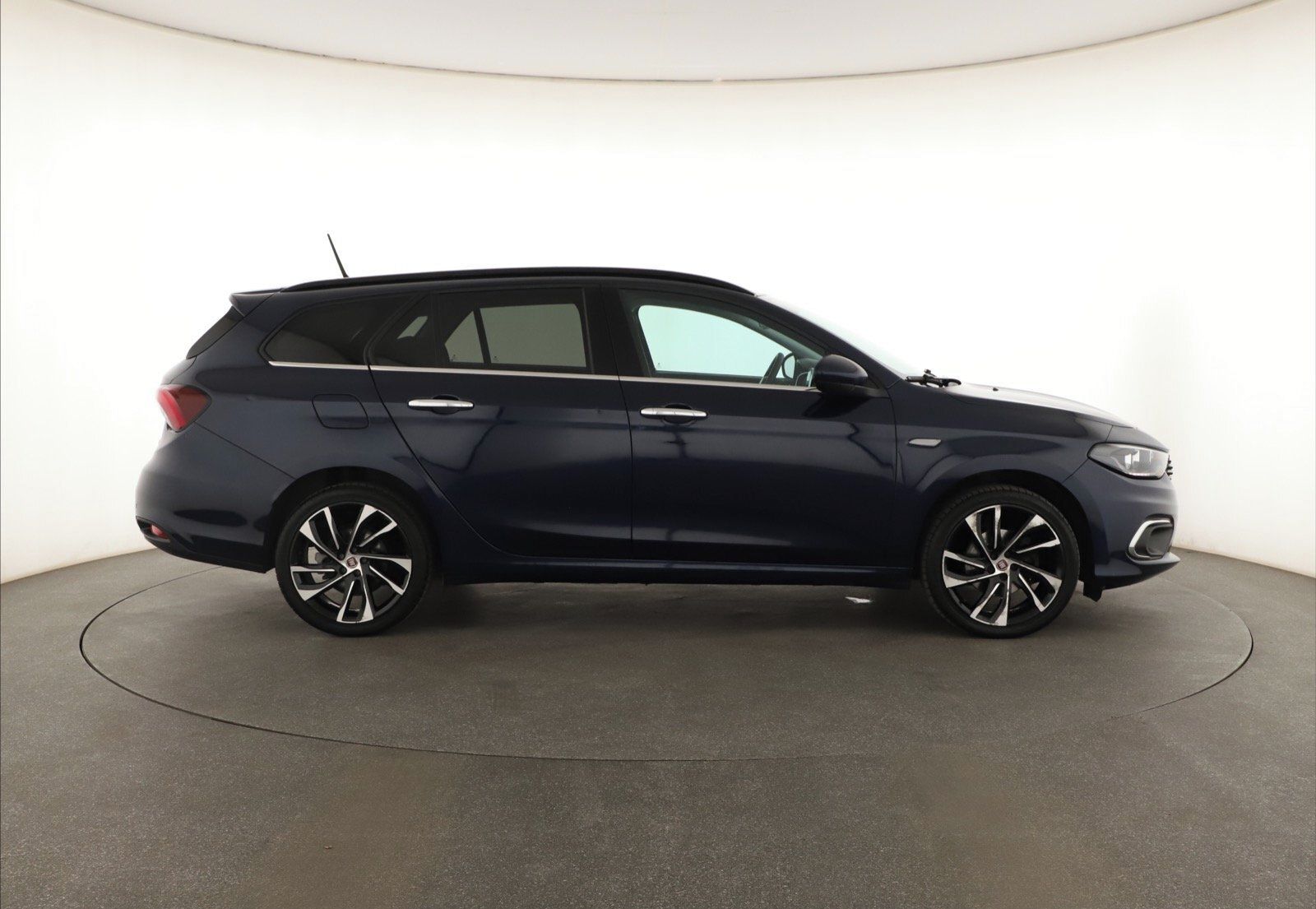 Fiat Tipo, 1.6 MultiJet, Automat - fotka 6