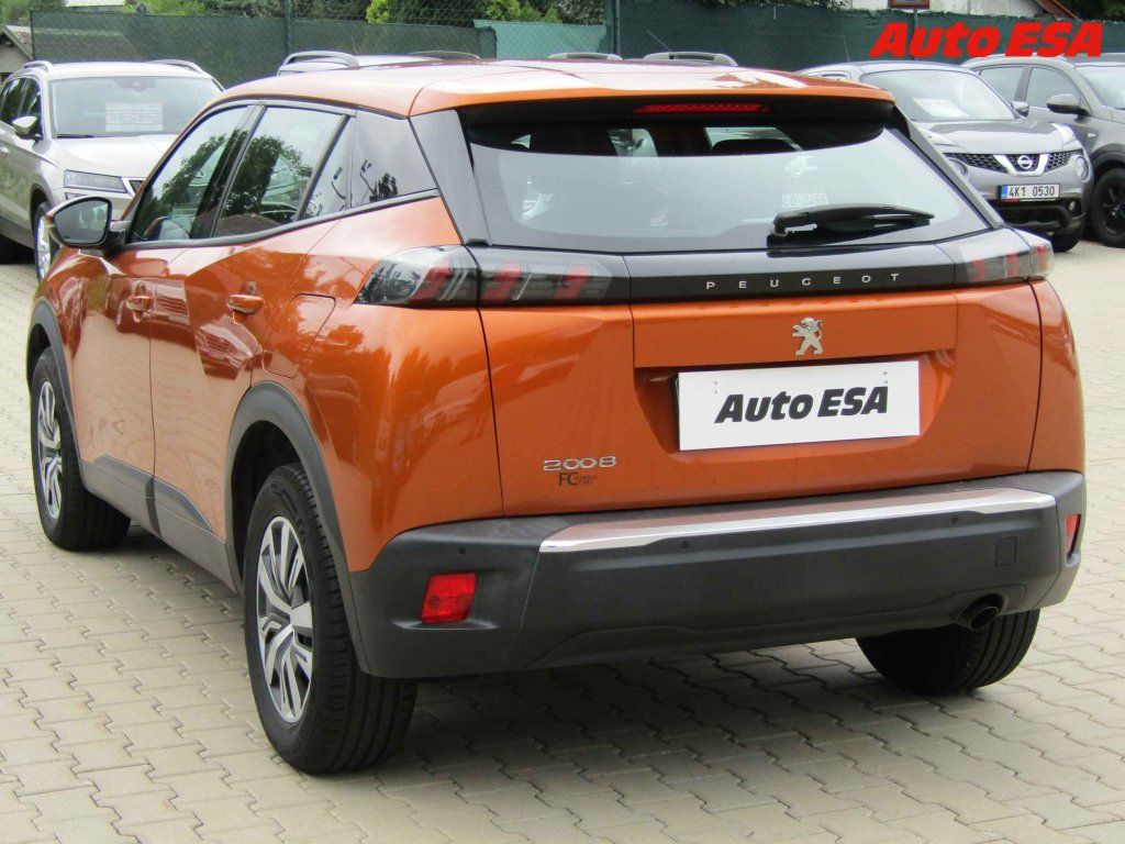 Peugeot 2008, 1.2i - fotka 6