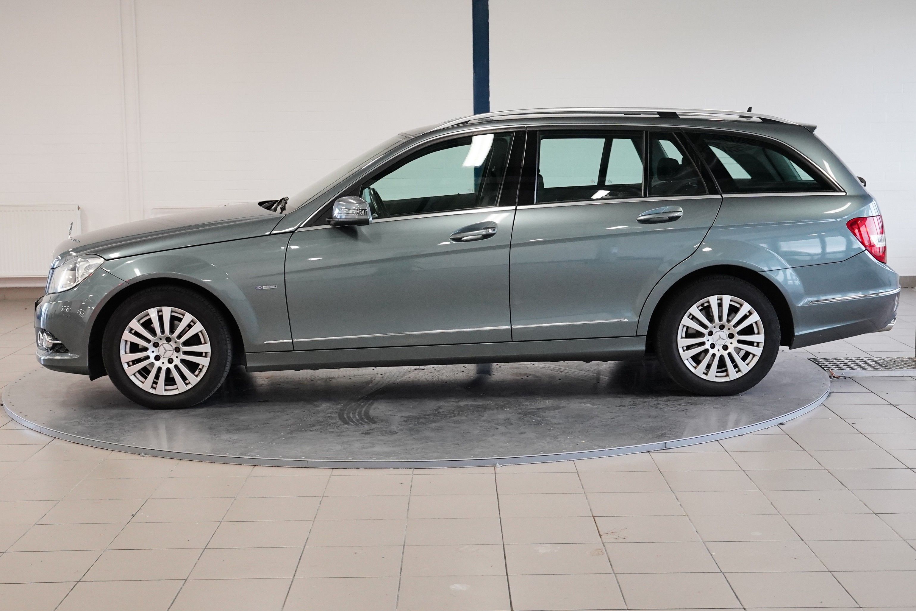 Mercedes-Benz Třídy C, 220 CDI-T 125 kW Elegance - fotka 3