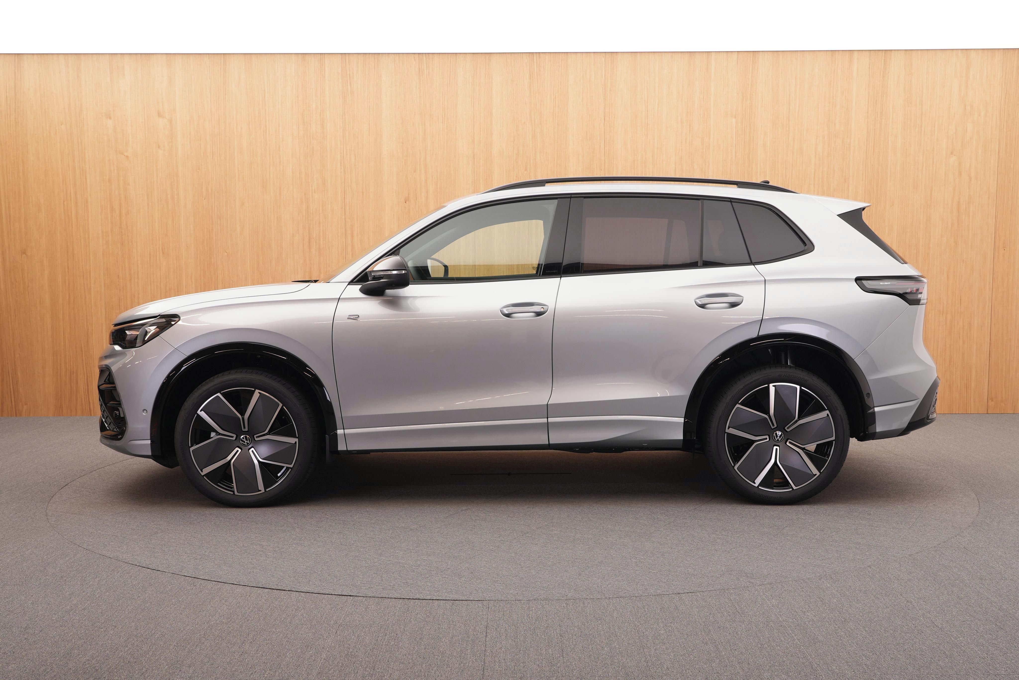 Volkswagen Tiguan, R-Line Edition 2.0 TDI 4x4 DSG - fotka 2