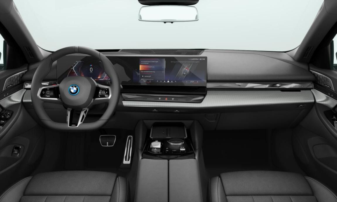BMW Řada 5, 550e xDrive Touring - fotka 3
