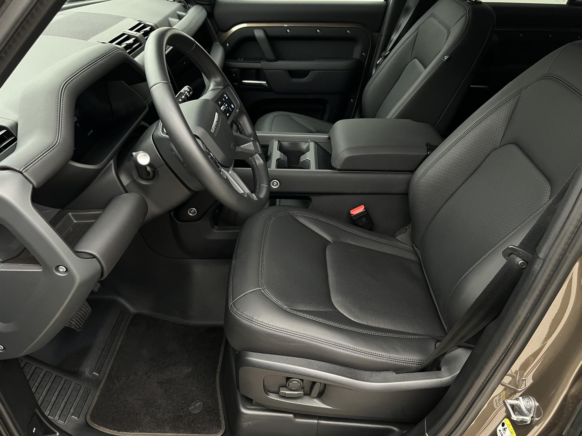 Land Rover Defender, D250 SE X-DYNAMIC CZ 1. maj. - fotka 3