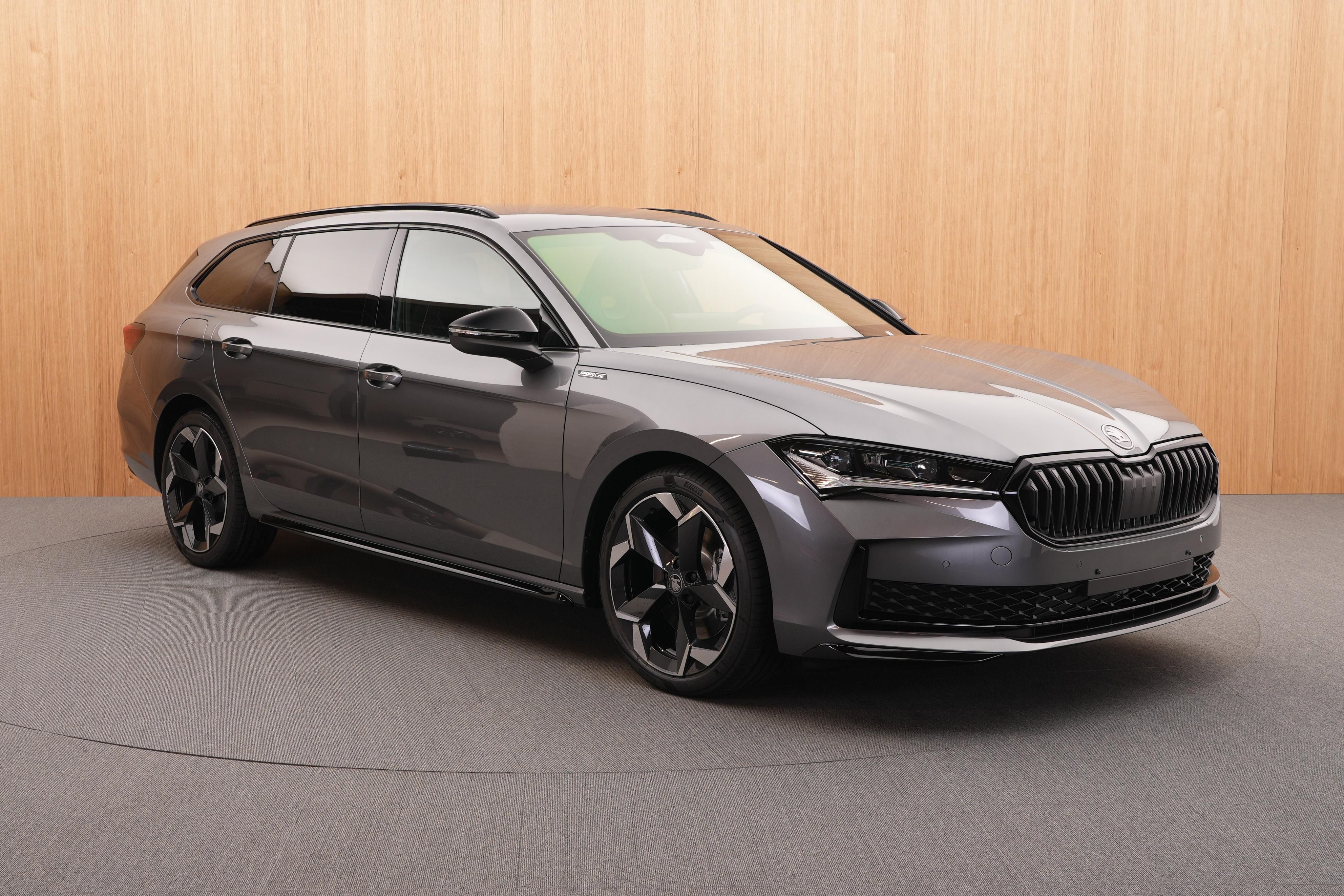 Škoda Superb, Sportline 2.0 TDI 4x4 DSG - fotka 6