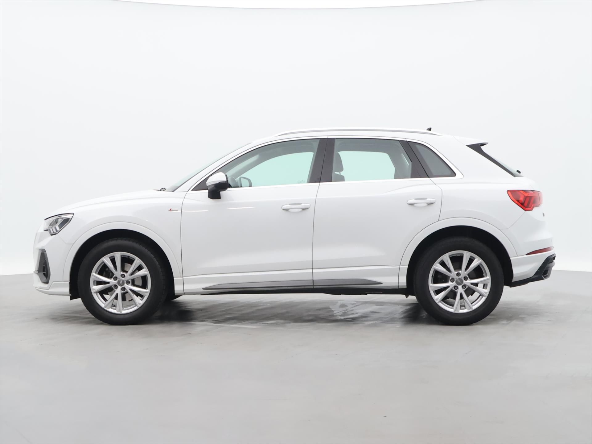 Audi Q3, 1,5 35 TFSI S tronic S line CZ - fotka 4