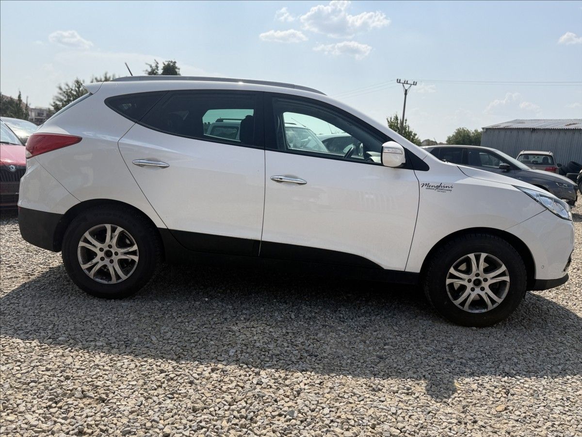Hyundai ix35, 2,0 135kW A/T NAVI PANO 4X4 - fotka 4