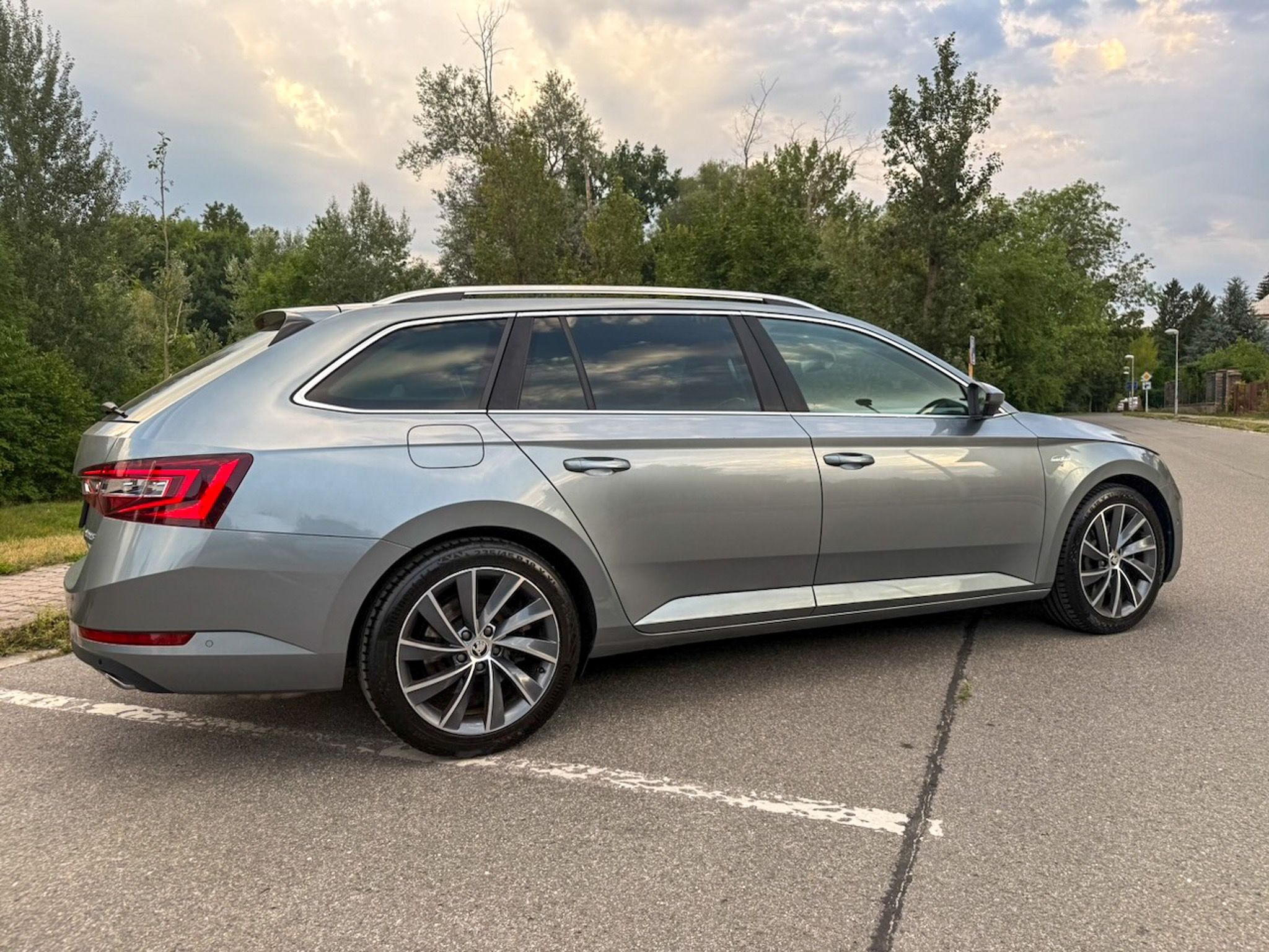 Škoda Superb, 2.0TSI,4x4,L&K,206kw,DCC,tažné - fotka 6