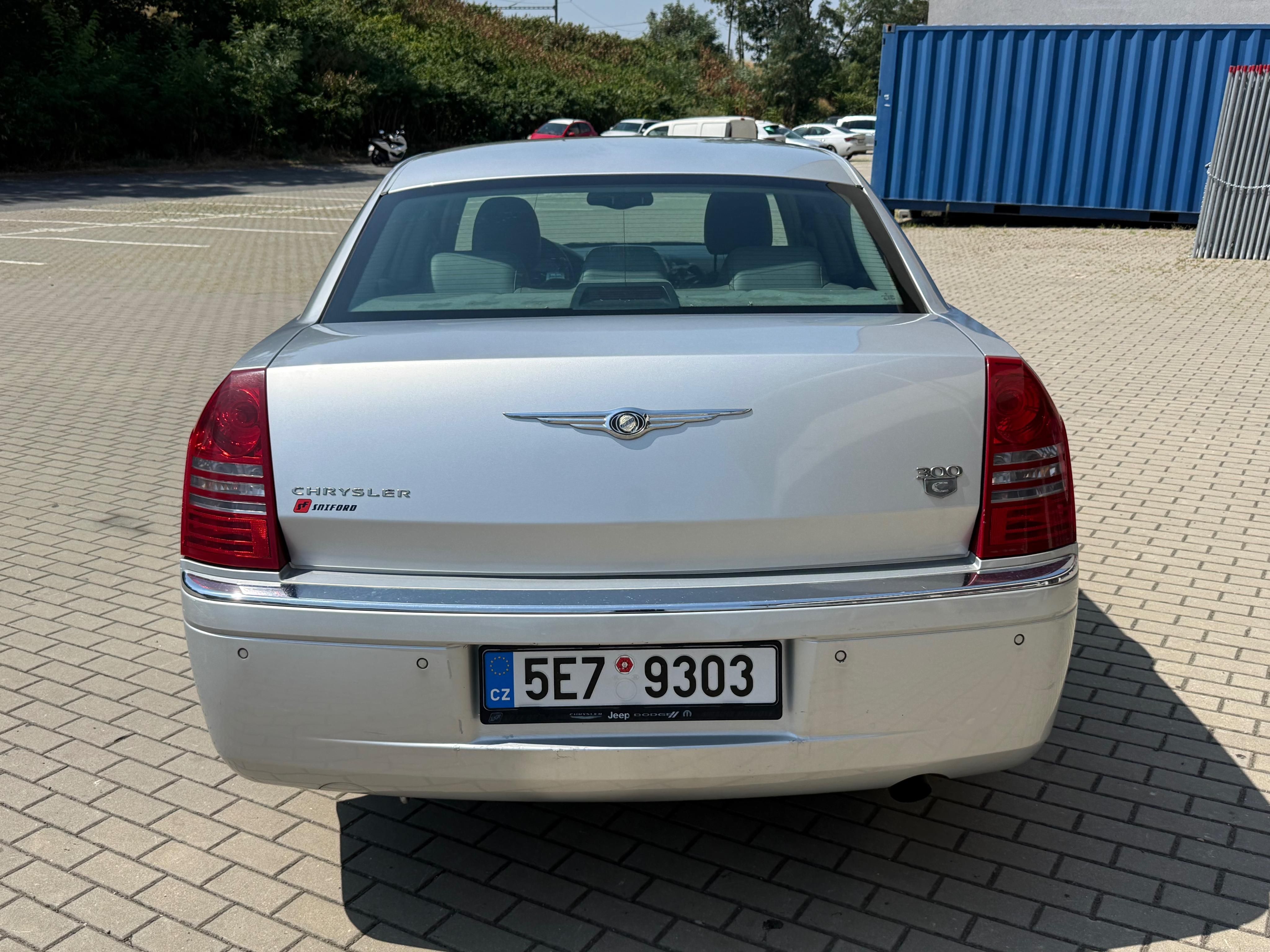 Chrysler 300C, 3.5i V6, 183kw Automat - fotka 4