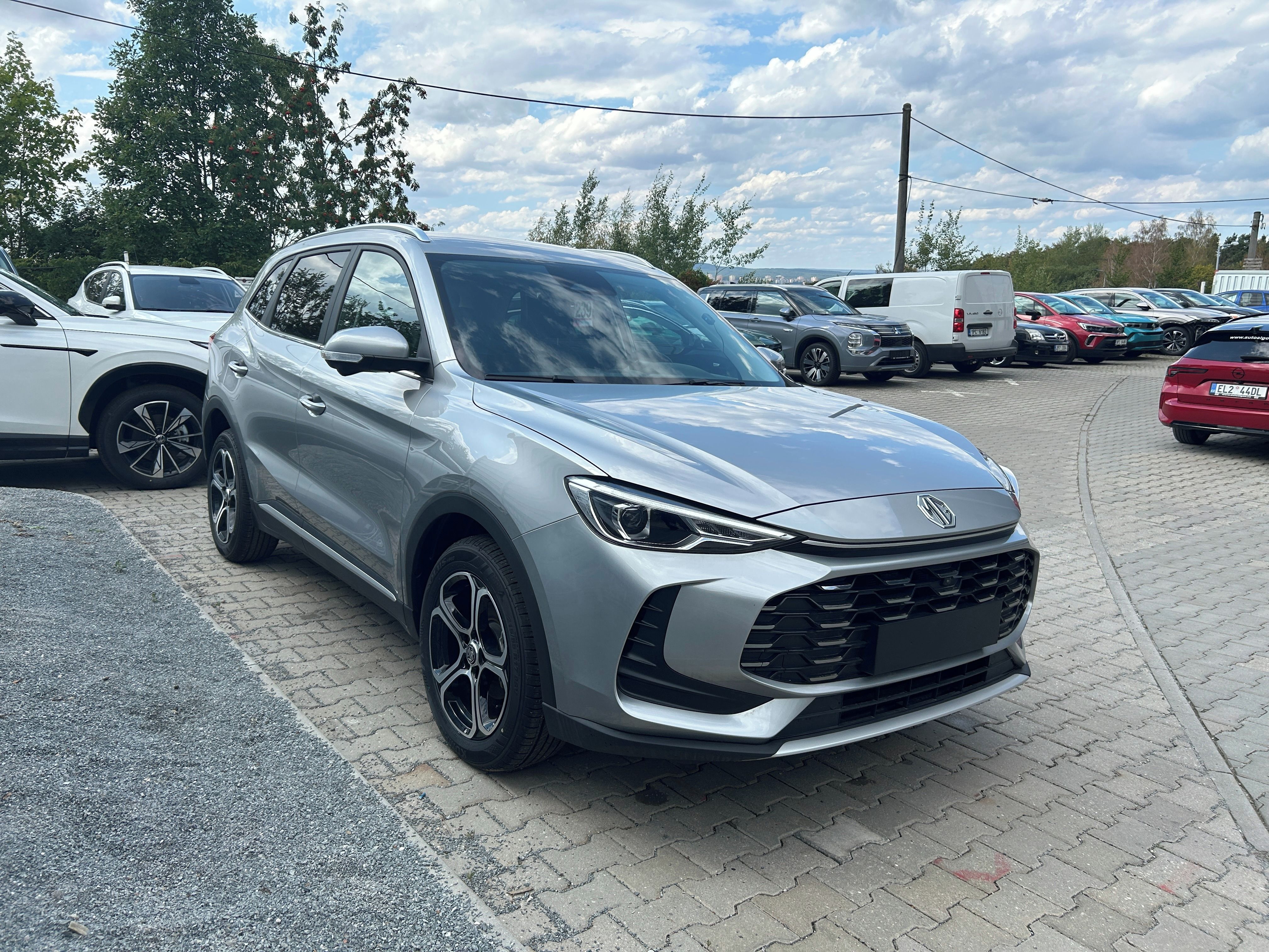 MG ZS, Elegance 1,5 85kW MT5 - fotka 5