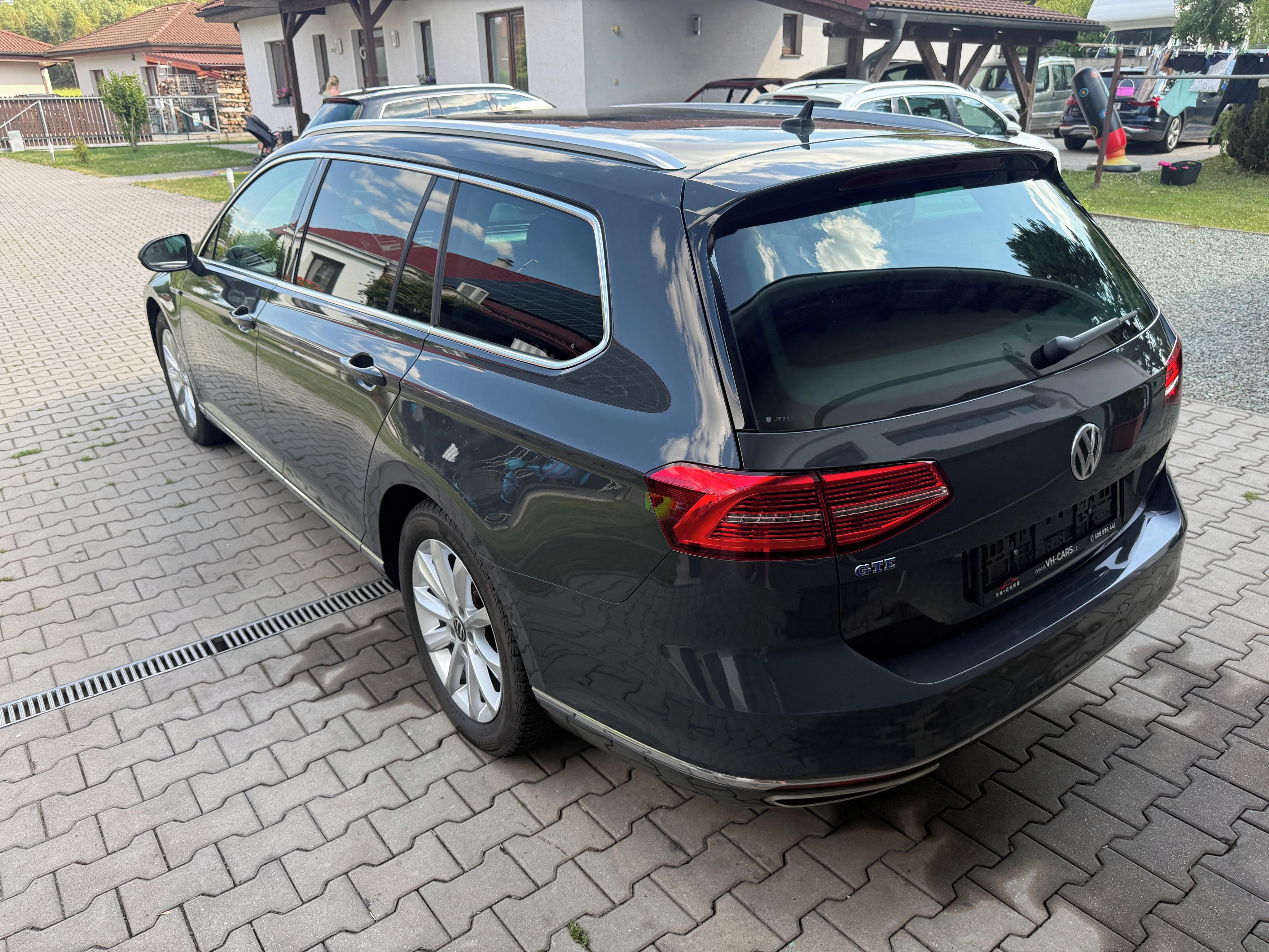 Volkswagen Passat, GTE - fotka 6