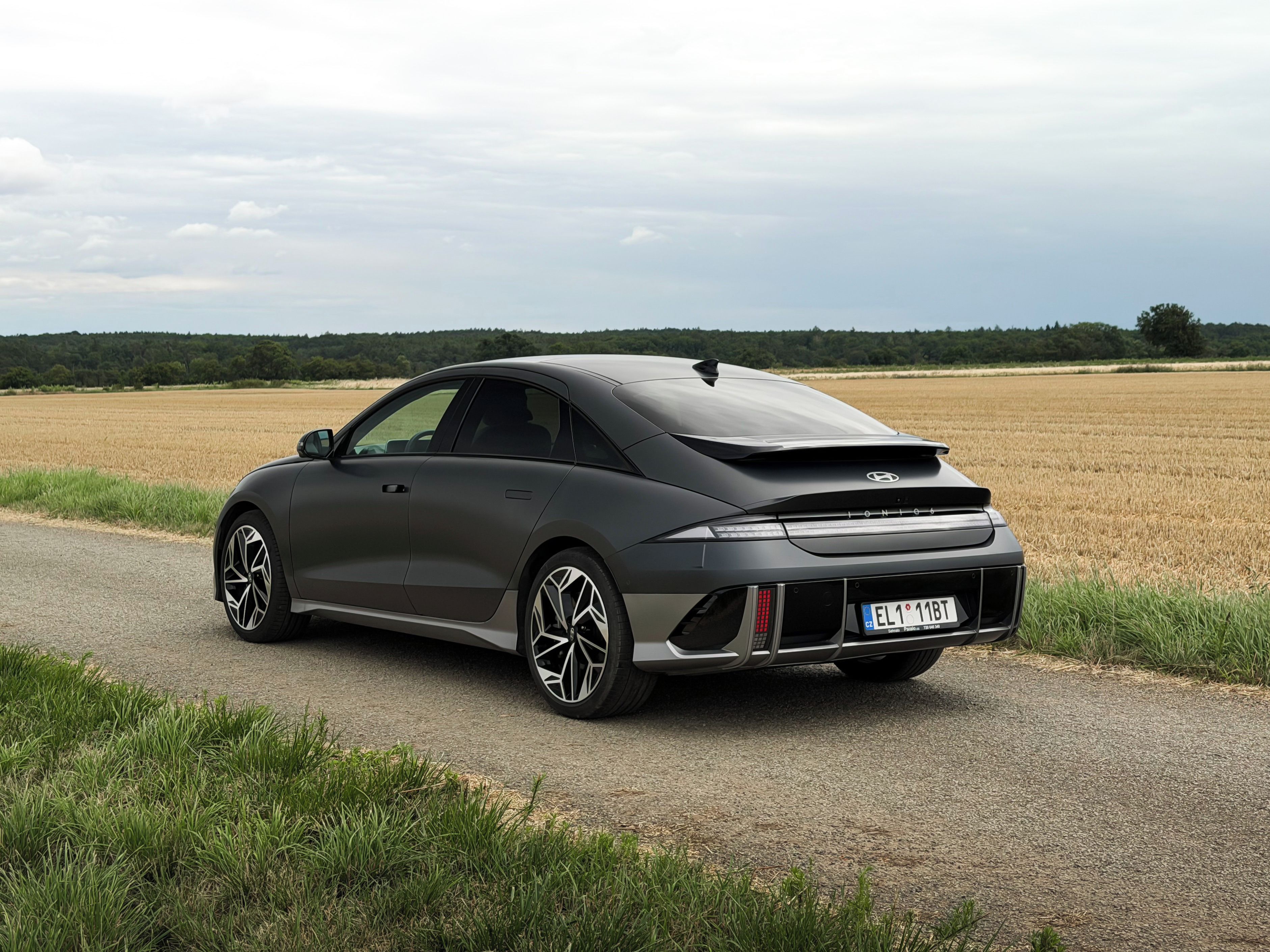 Hyundai Ioniq - fotka 6