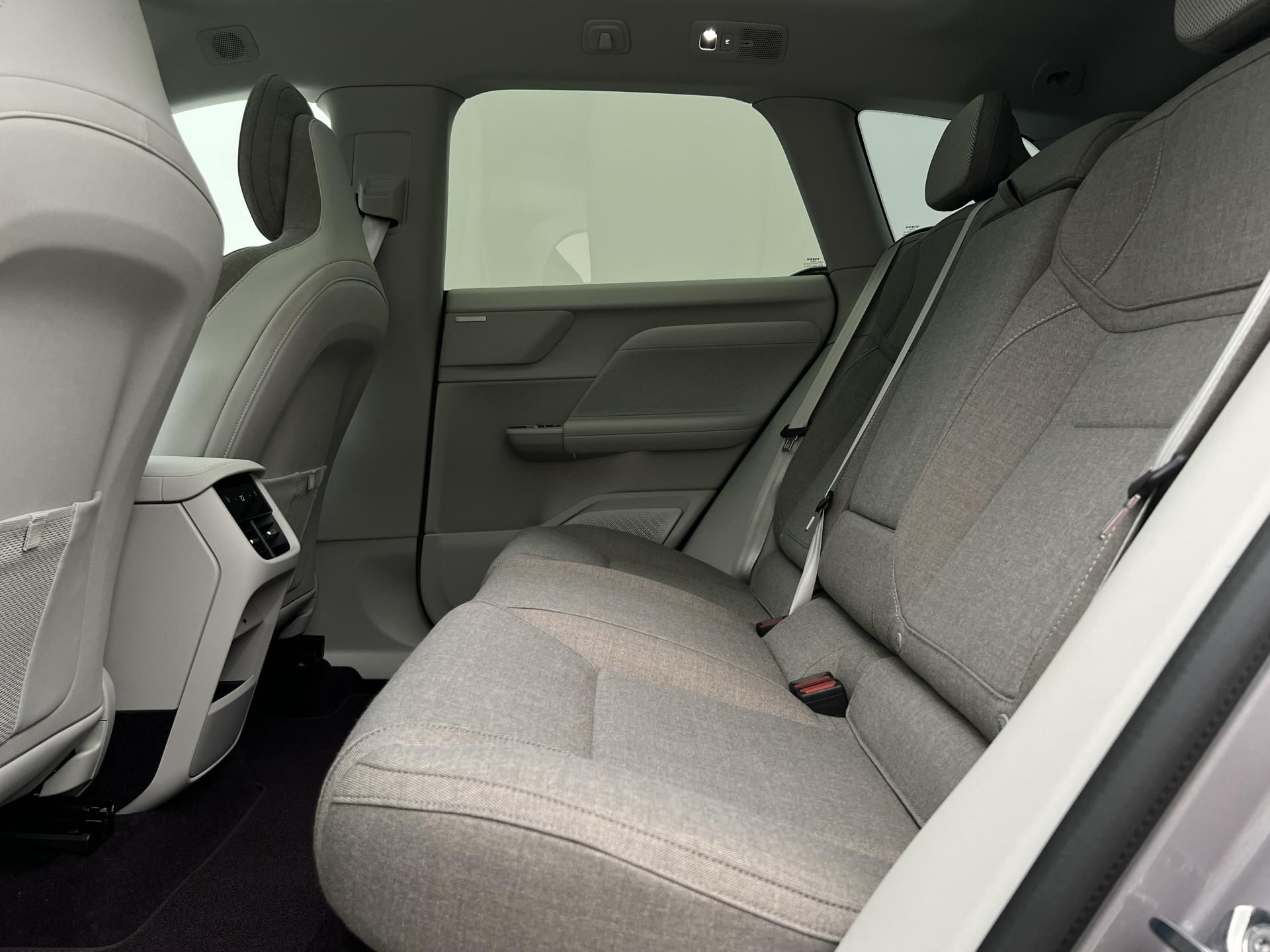 Volvo EX60, AWD P10 PURE ELECTRIC ULTRA - fotka 5