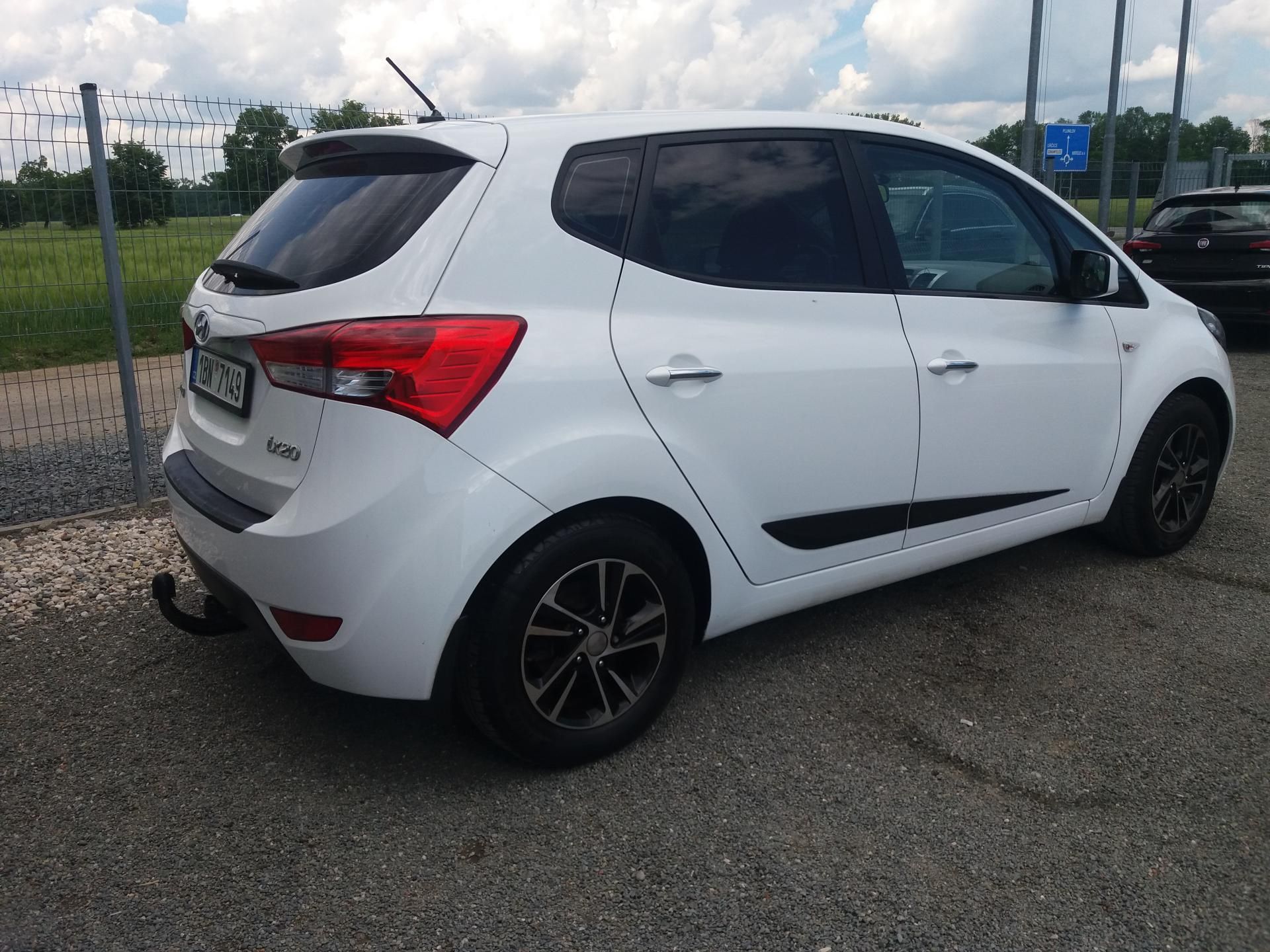 Hyundai ix20, 1.6i,92kW,TAŽNY,VÝHŘEV.!! - fotka 6