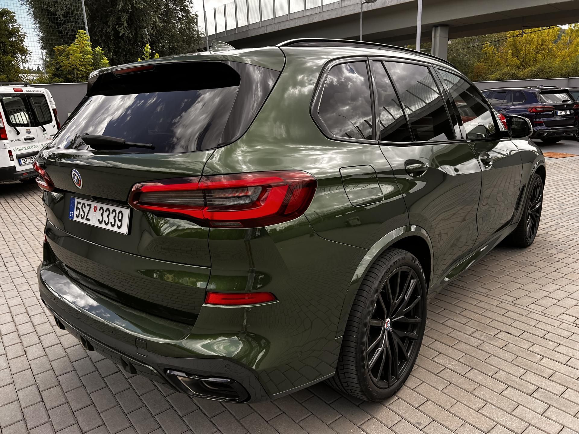 BMW X5, M50i Individual VZDUCH - fotka 4