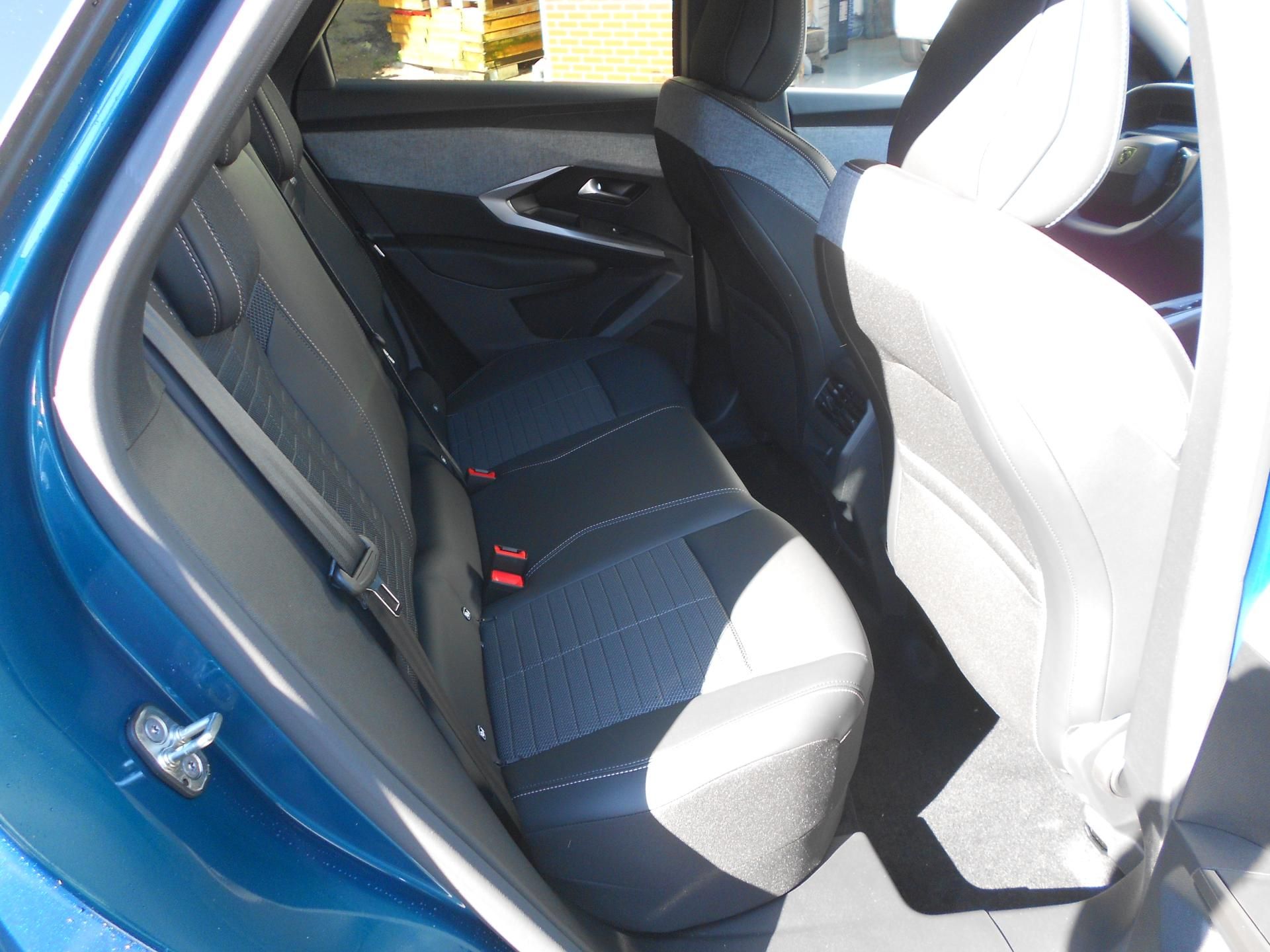 Peugeot 3008, Business Hybrid 145 e-DCS6 - fotka 6