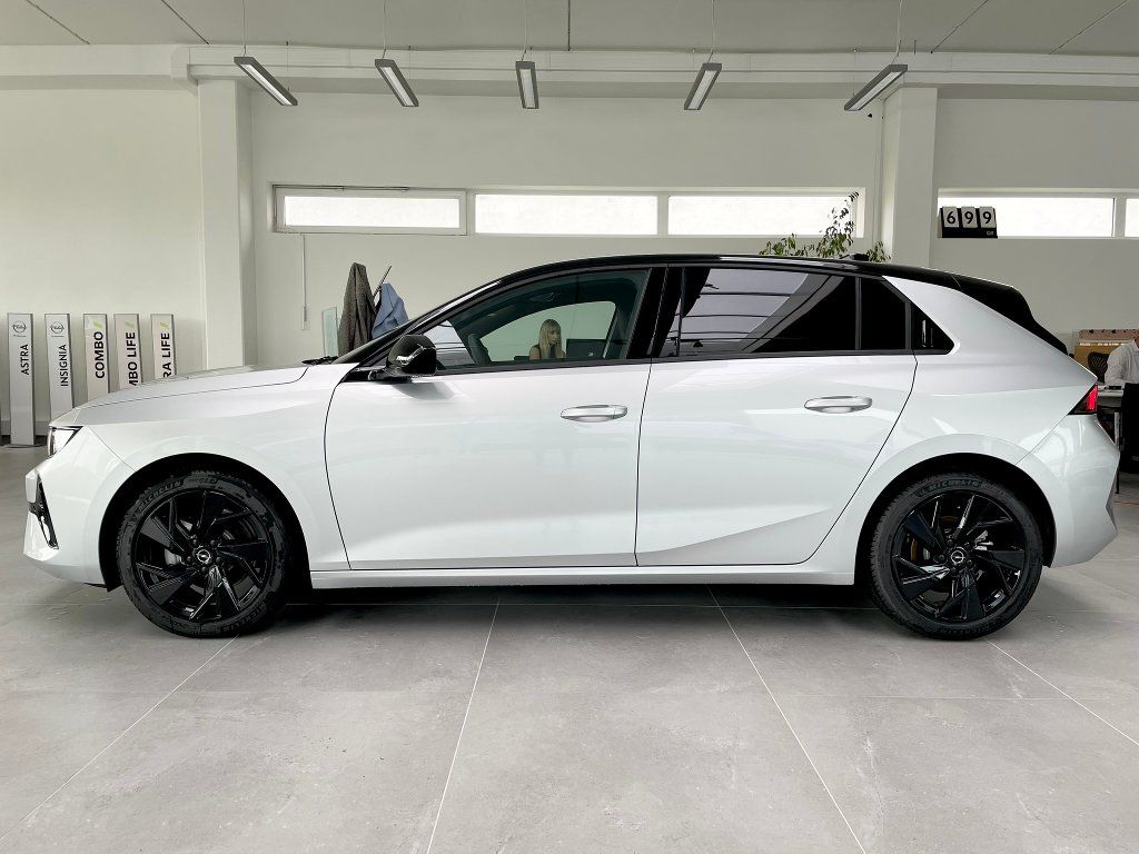 Opel Astra, GS Line 1,6Turbo PHEV AT8 - fotka 2
